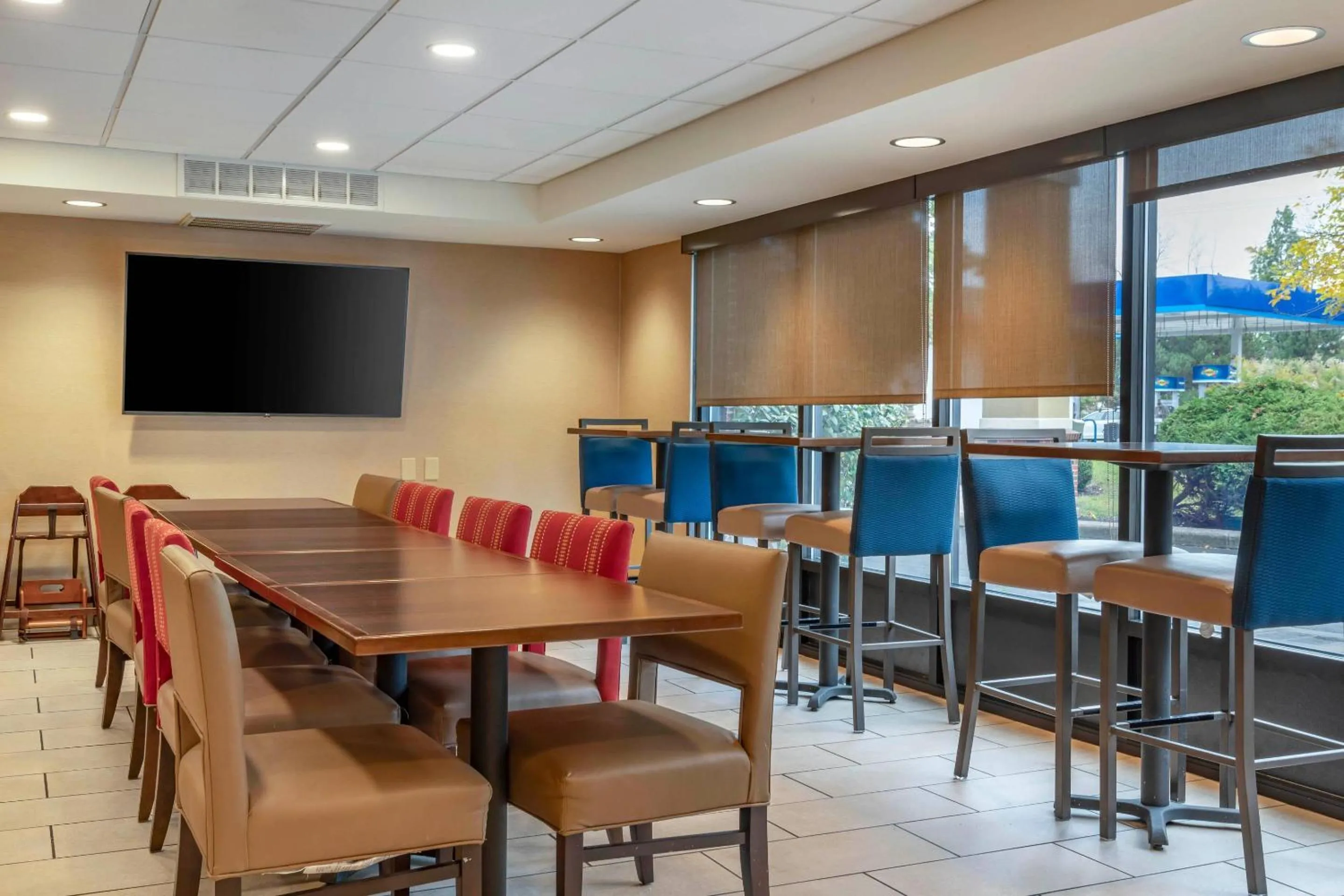 Breakfast in Comfort Inn University