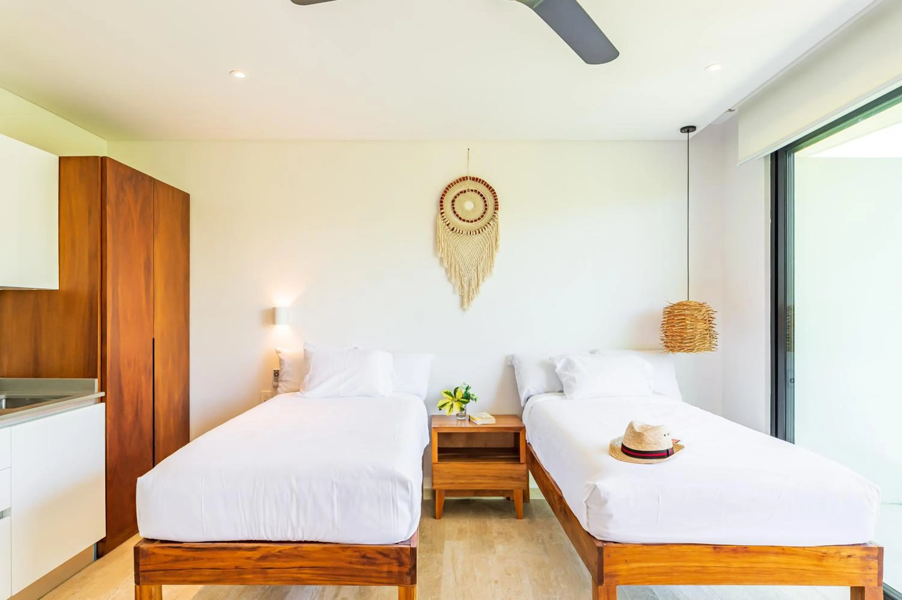 Bedroom, Bed in Central Park Lagunas by Sandy Powerful