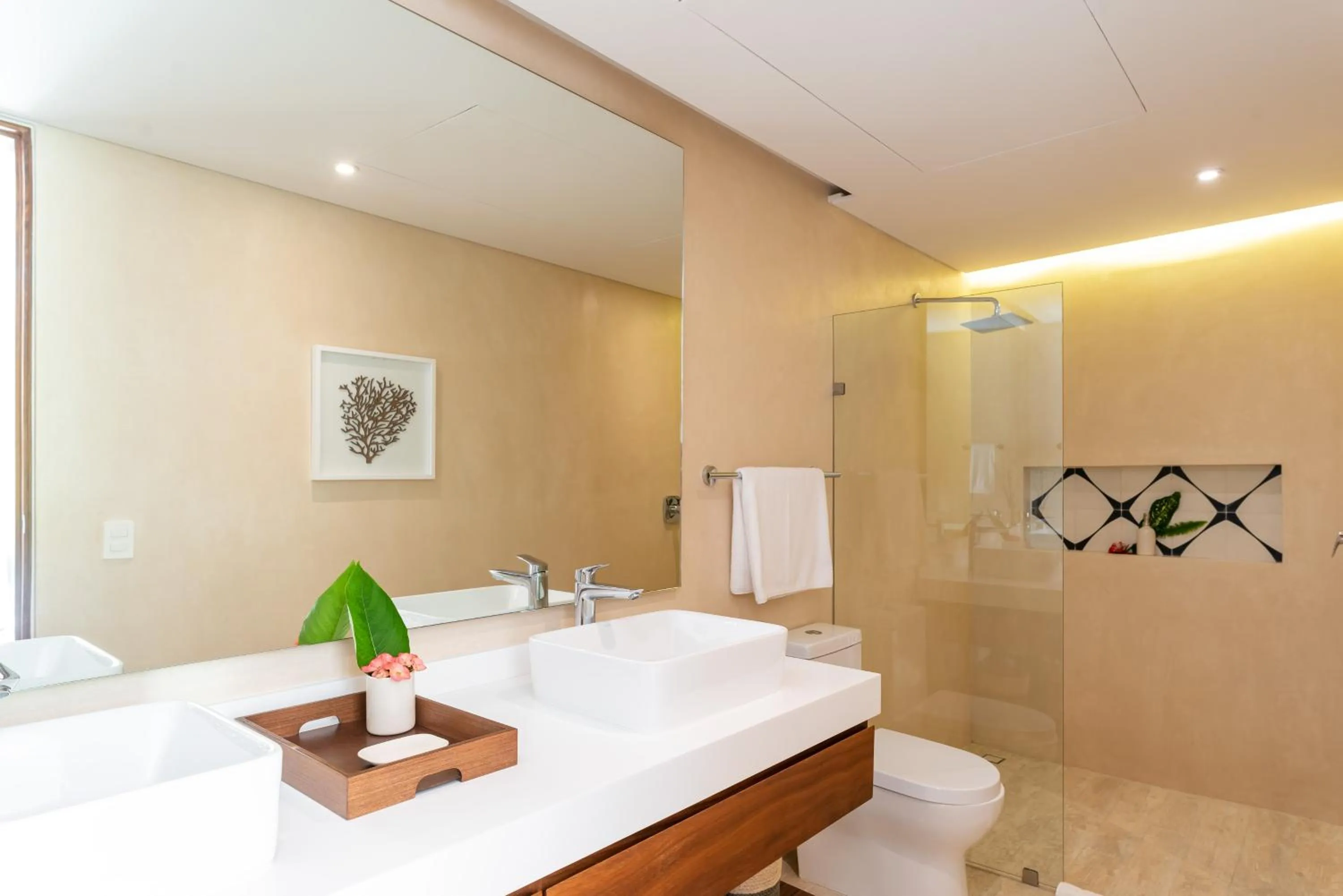 Toilet in Central Park Lagunas by Sandy Powerful