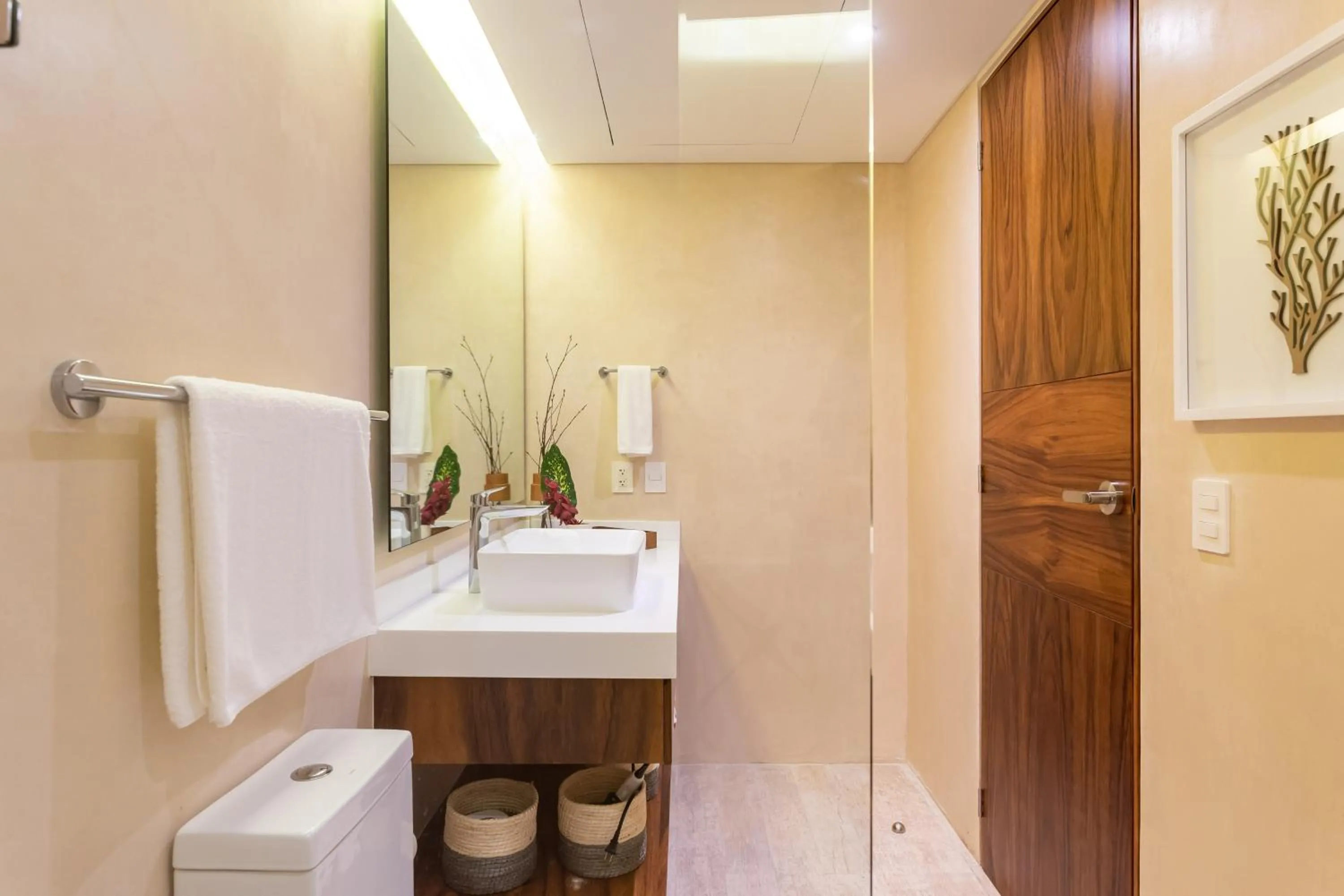 Bathroom in Central Park Lagunas by Sandy Powerful