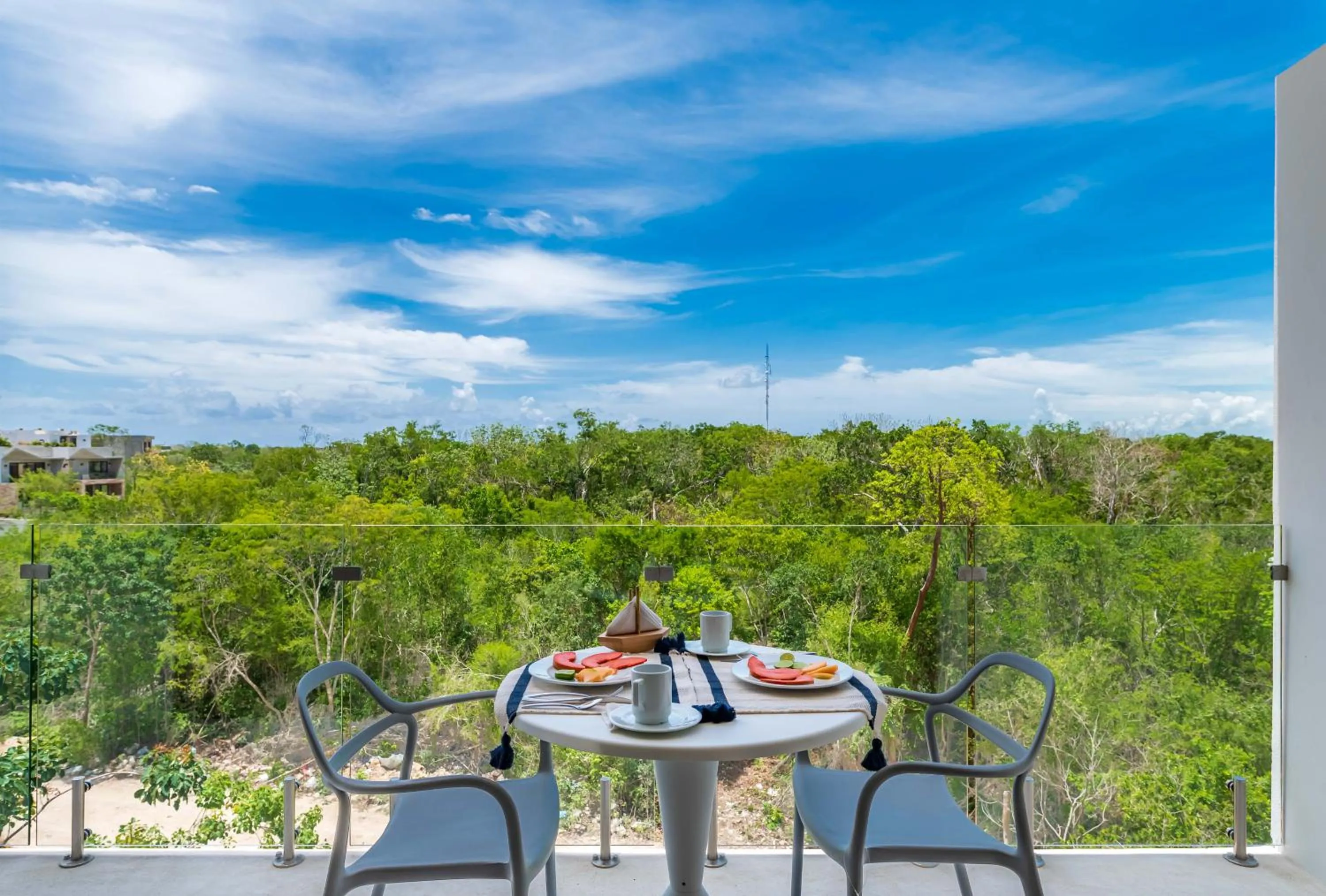 Balcony/Terrace in Central Park Lagunas by Sandy Powerful