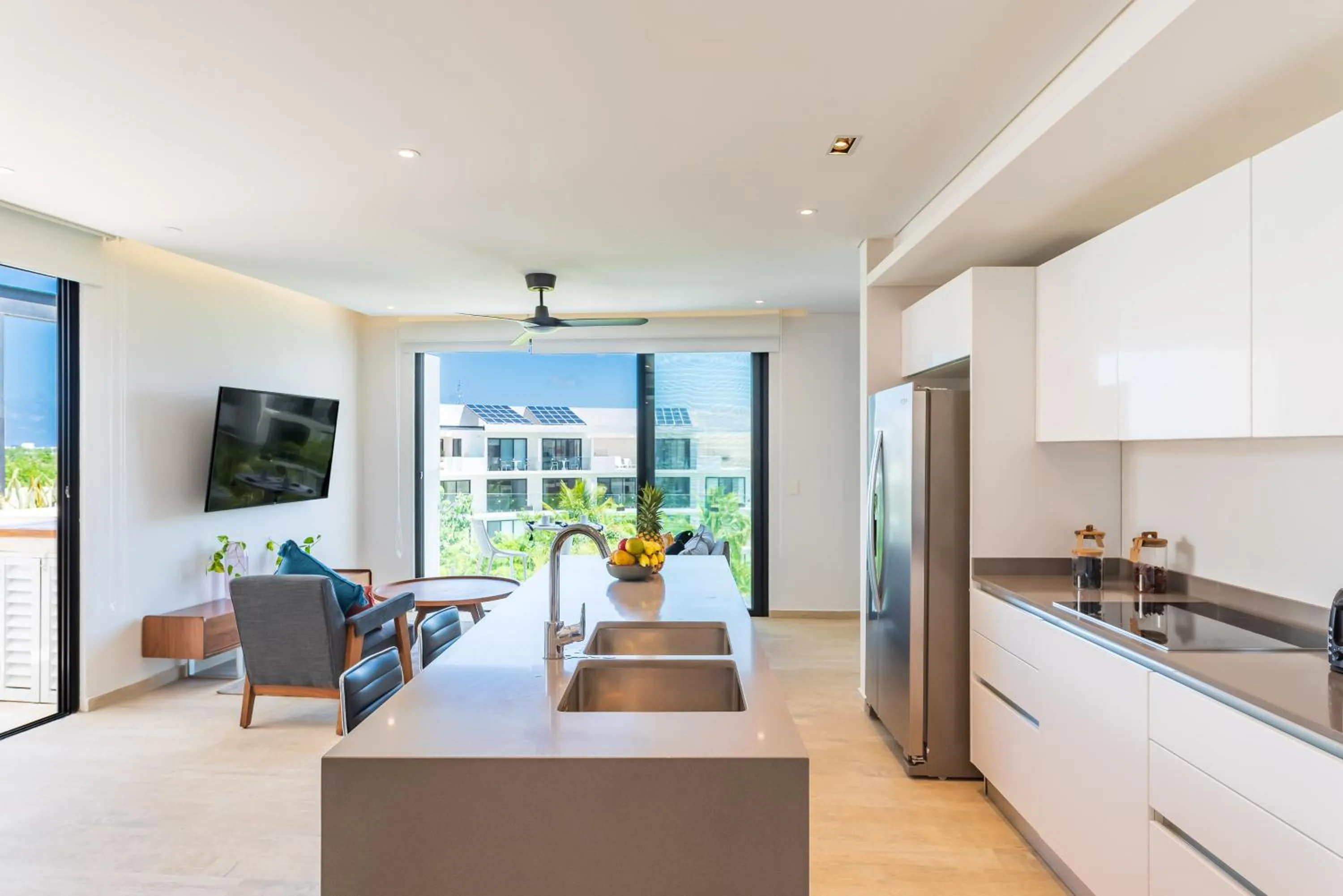 Kitchen or kitchenette in Central Park Lagunas by Sandy Powerful