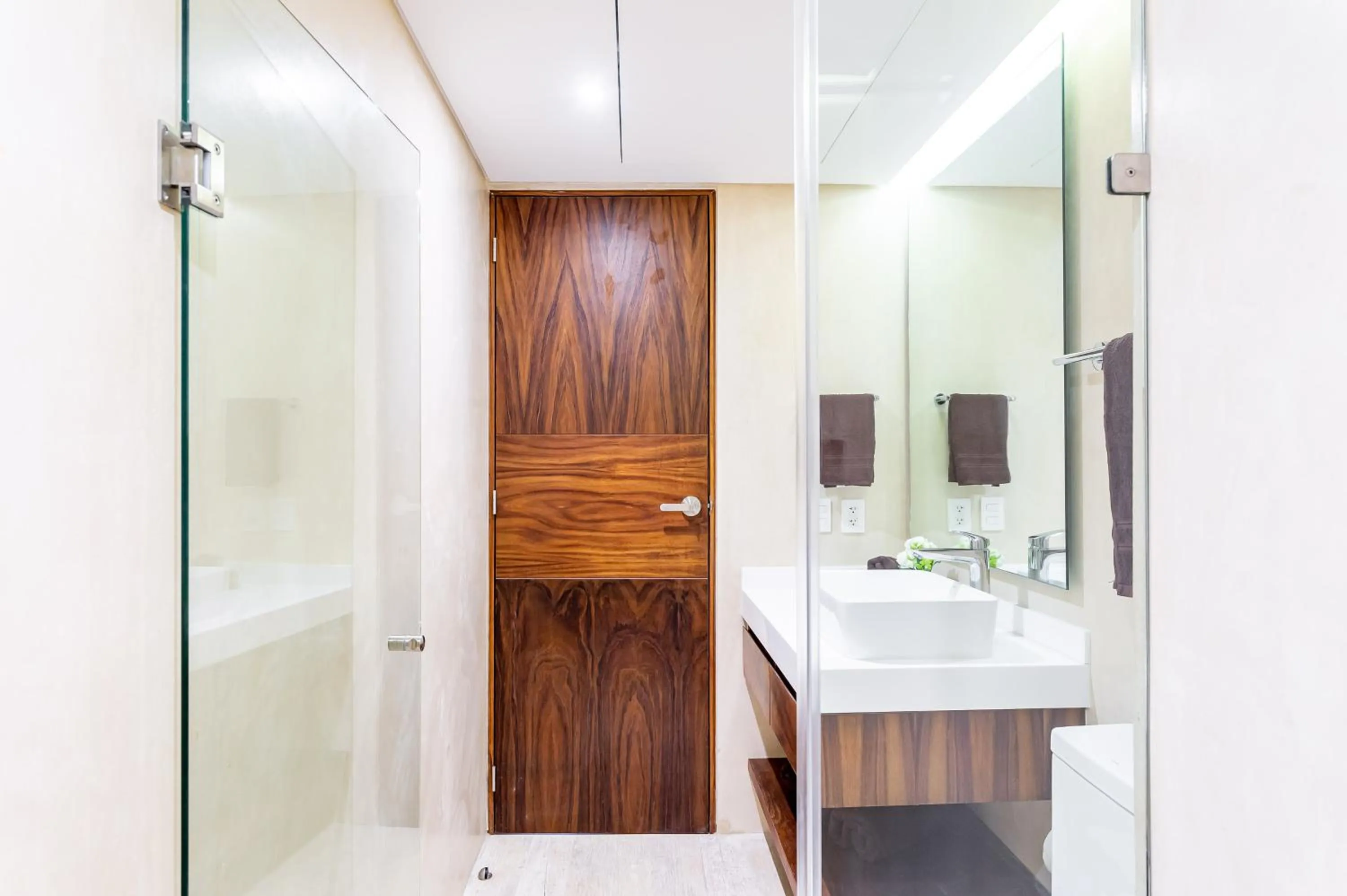 Bathroom in Central Park Lagunas by Sandy Powerful