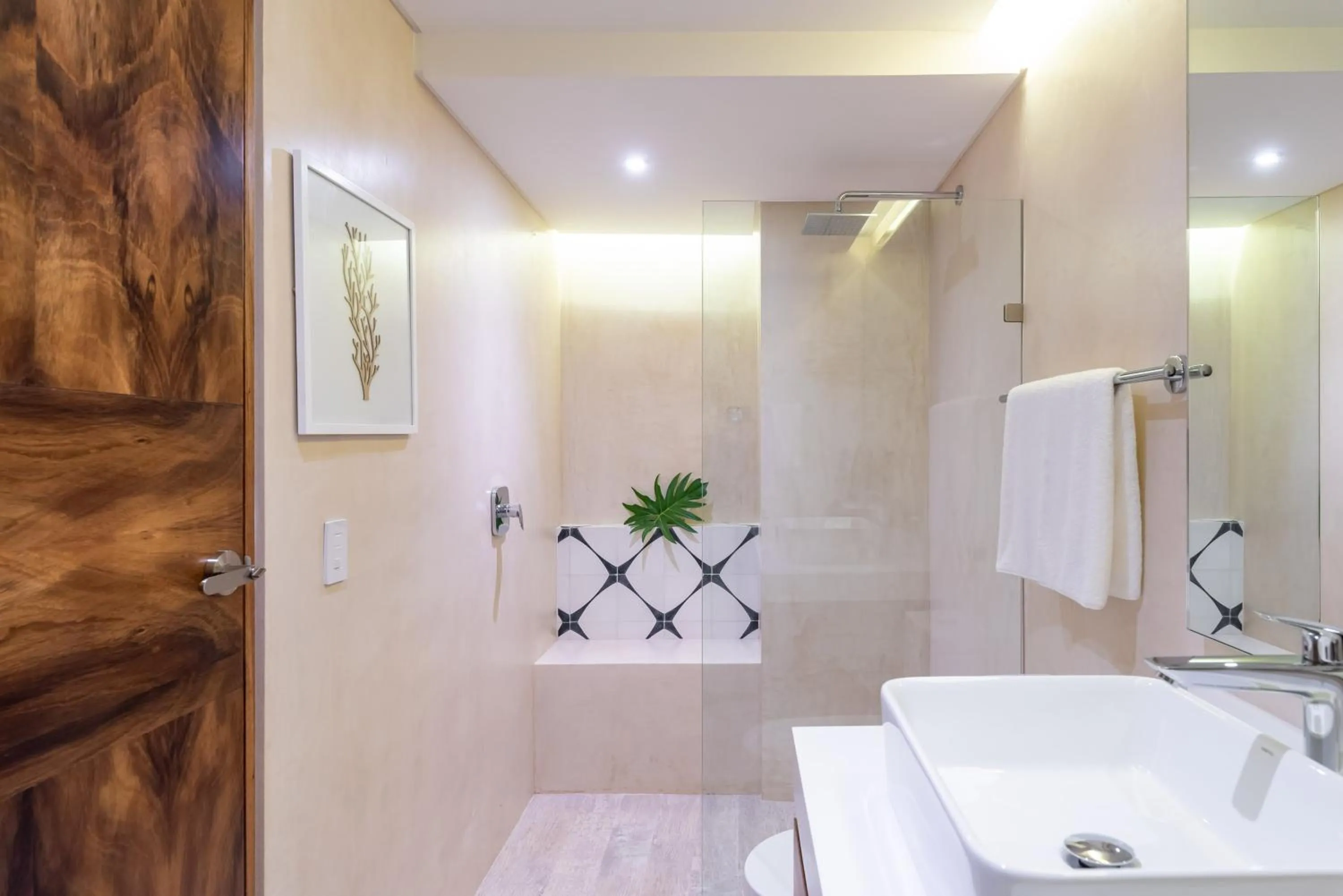 Bathroom in Central Park Lagunas by Sandy Powerful