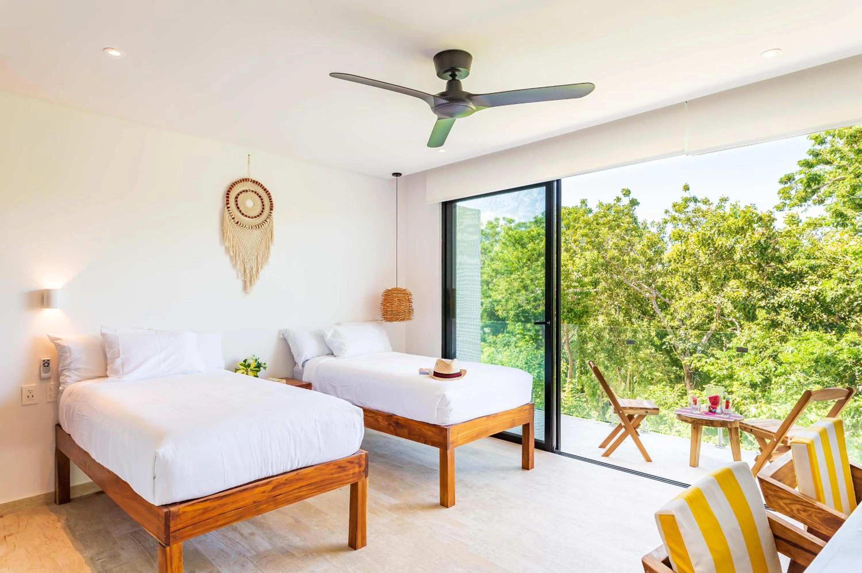 Bedroom, Bed in Central Park Lagunas by Sandy Powerful