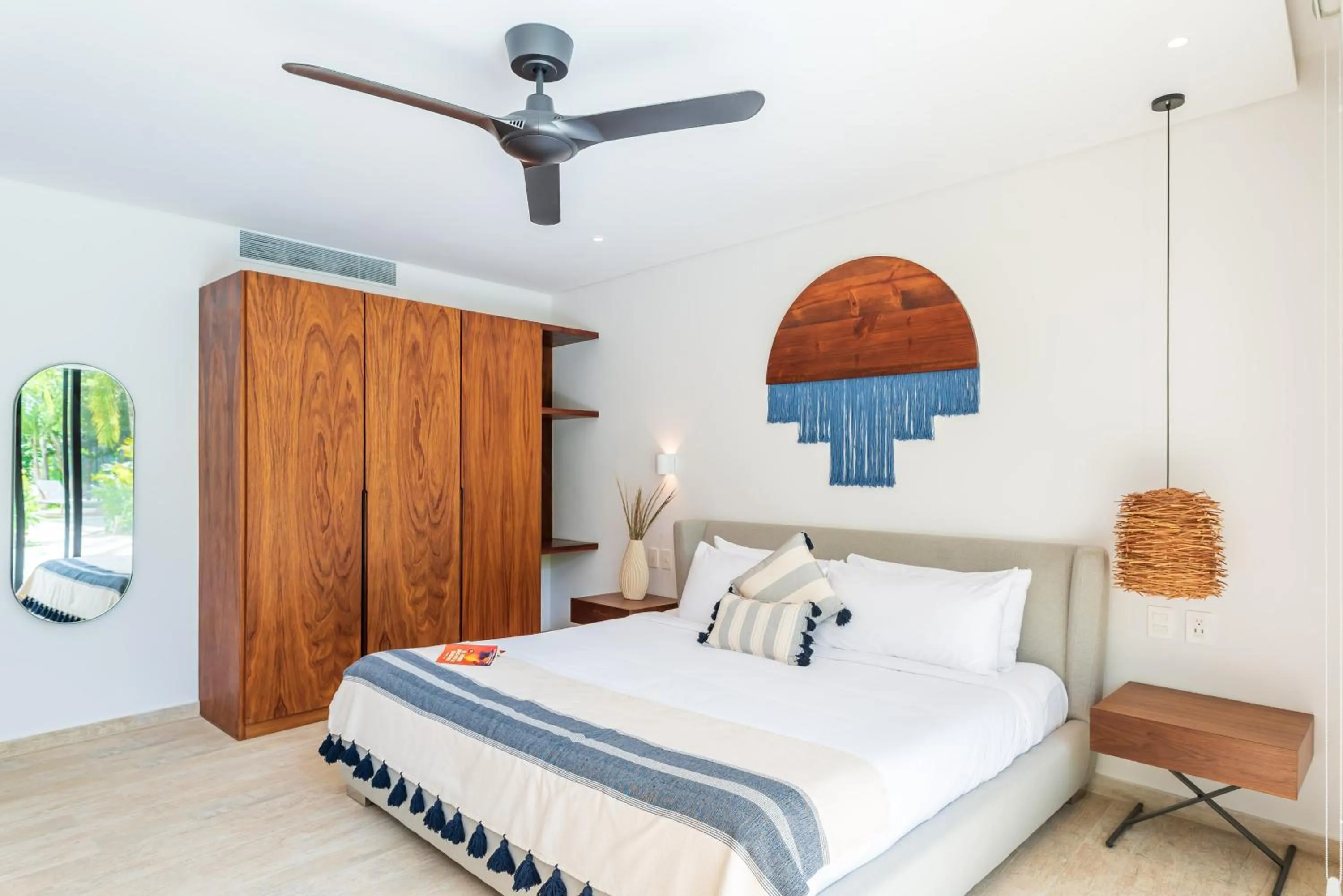 Bedroom, Bed in Central Park Lagunas by Sandy Powerful