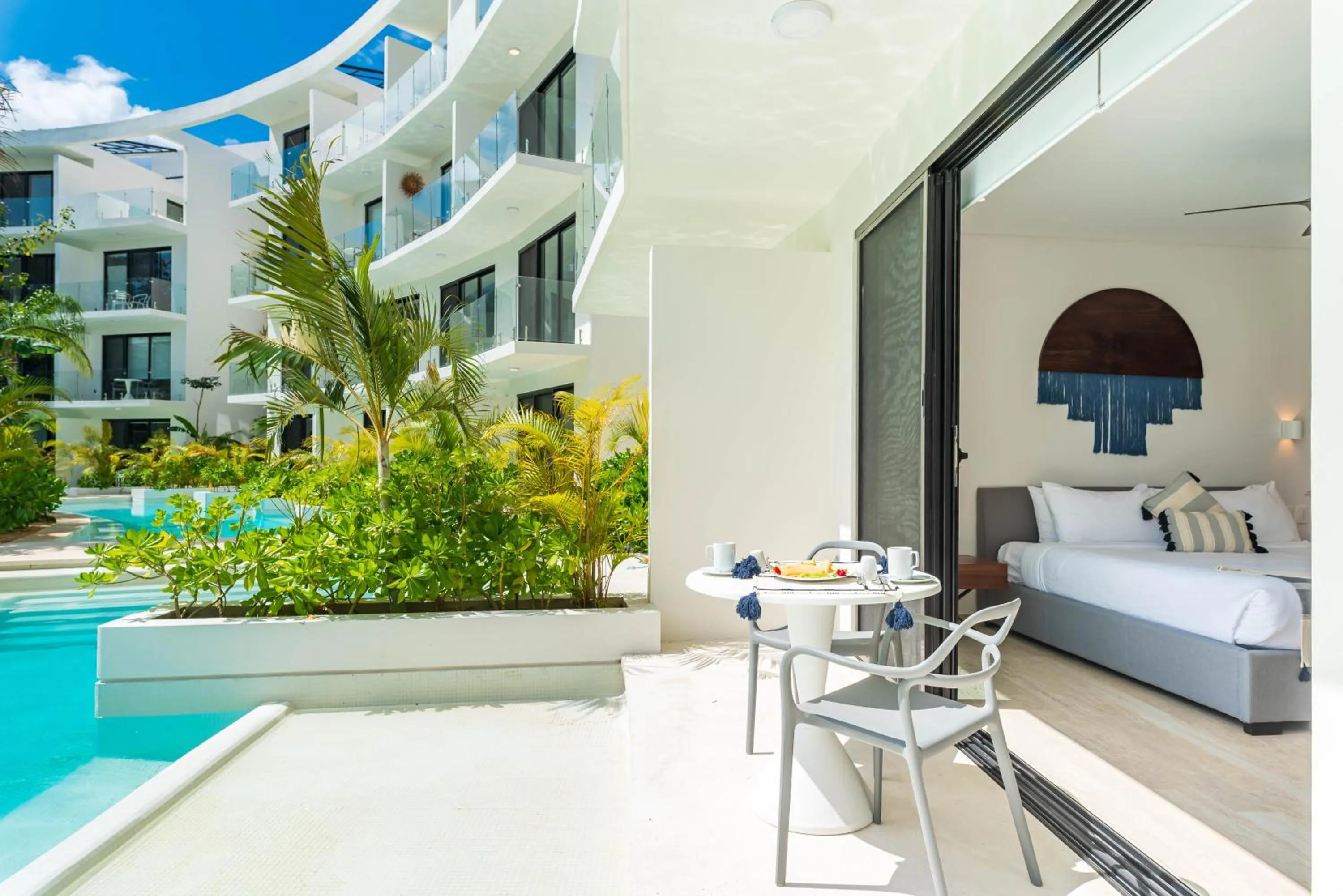 Balcony/Terrace in Central Park Lagunas by Sandy Powerful