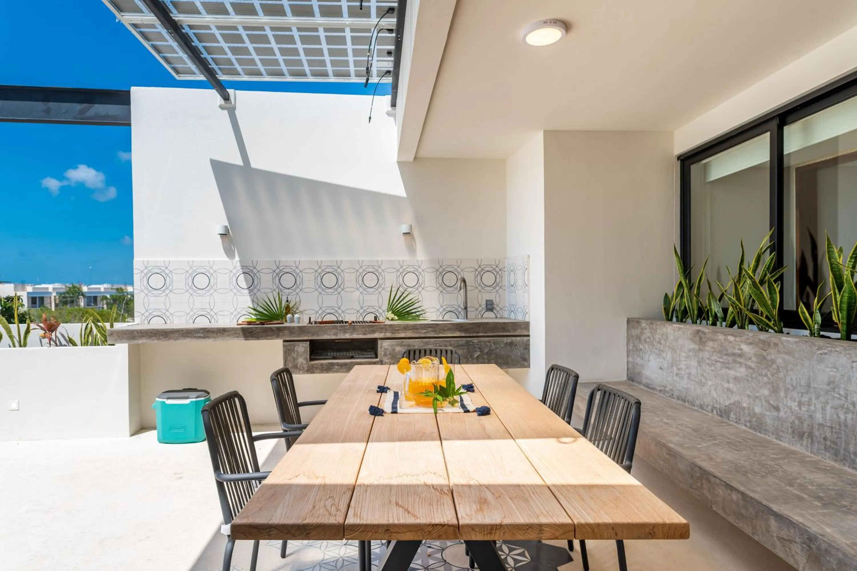 Balcony/Terrace in Central Park Lagunas by Sandy Powerful