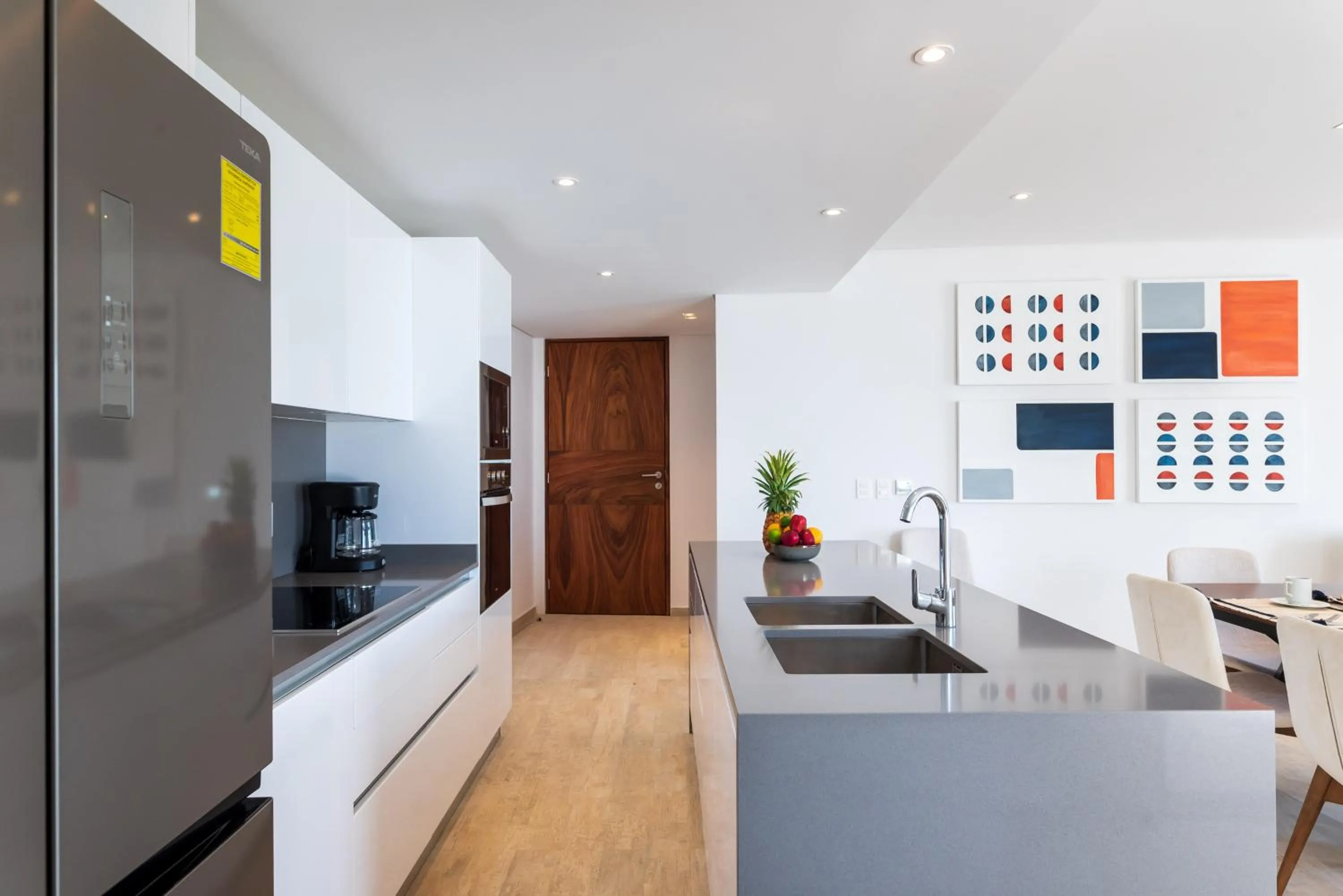 Kitchen or kitchenette in Central Park Lagunas by Sandy Powerful