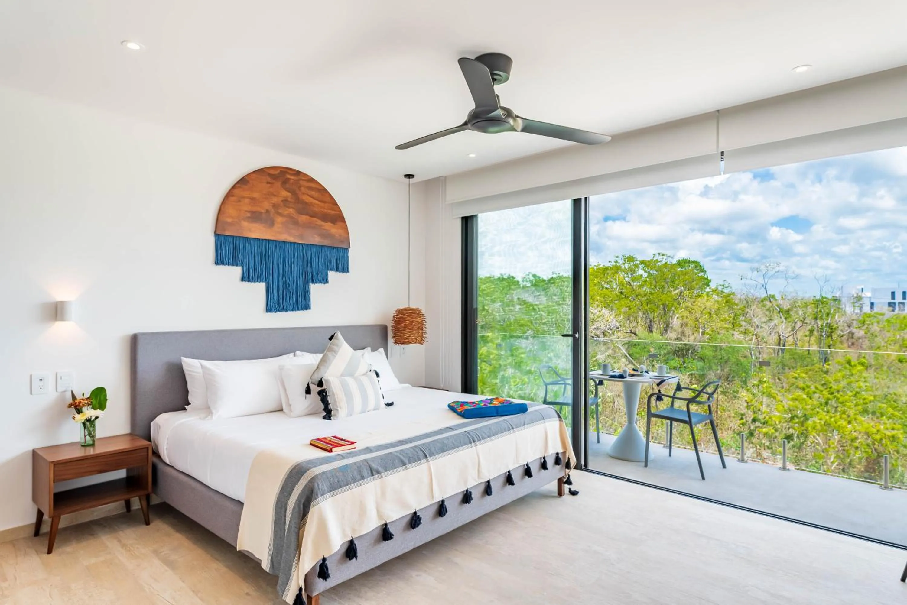 Bedroom, Bed in Central Park Lagunas by Sandy Powerful