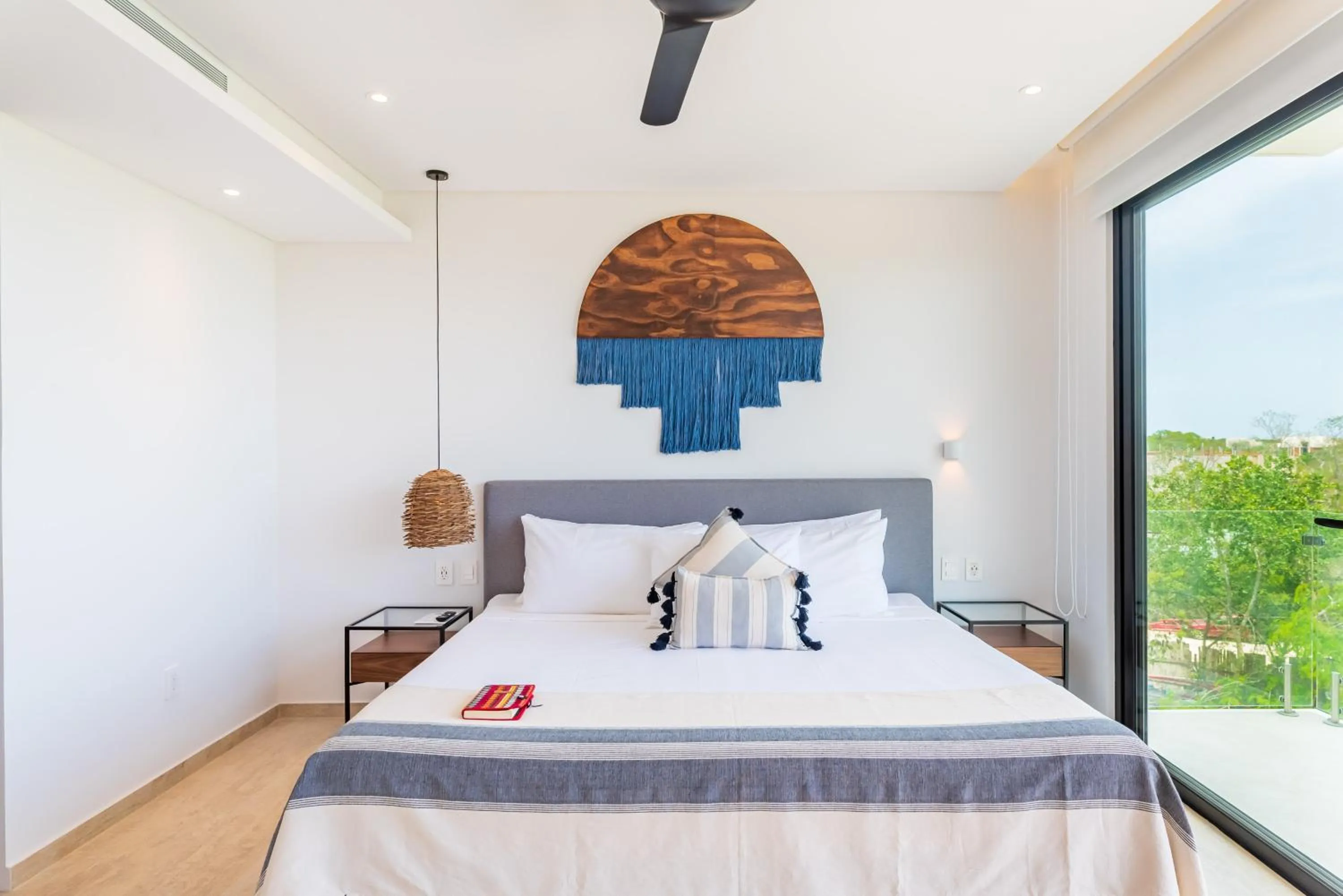 Bedroom, Bed in Central Park Lagunas by Sandy Powerful