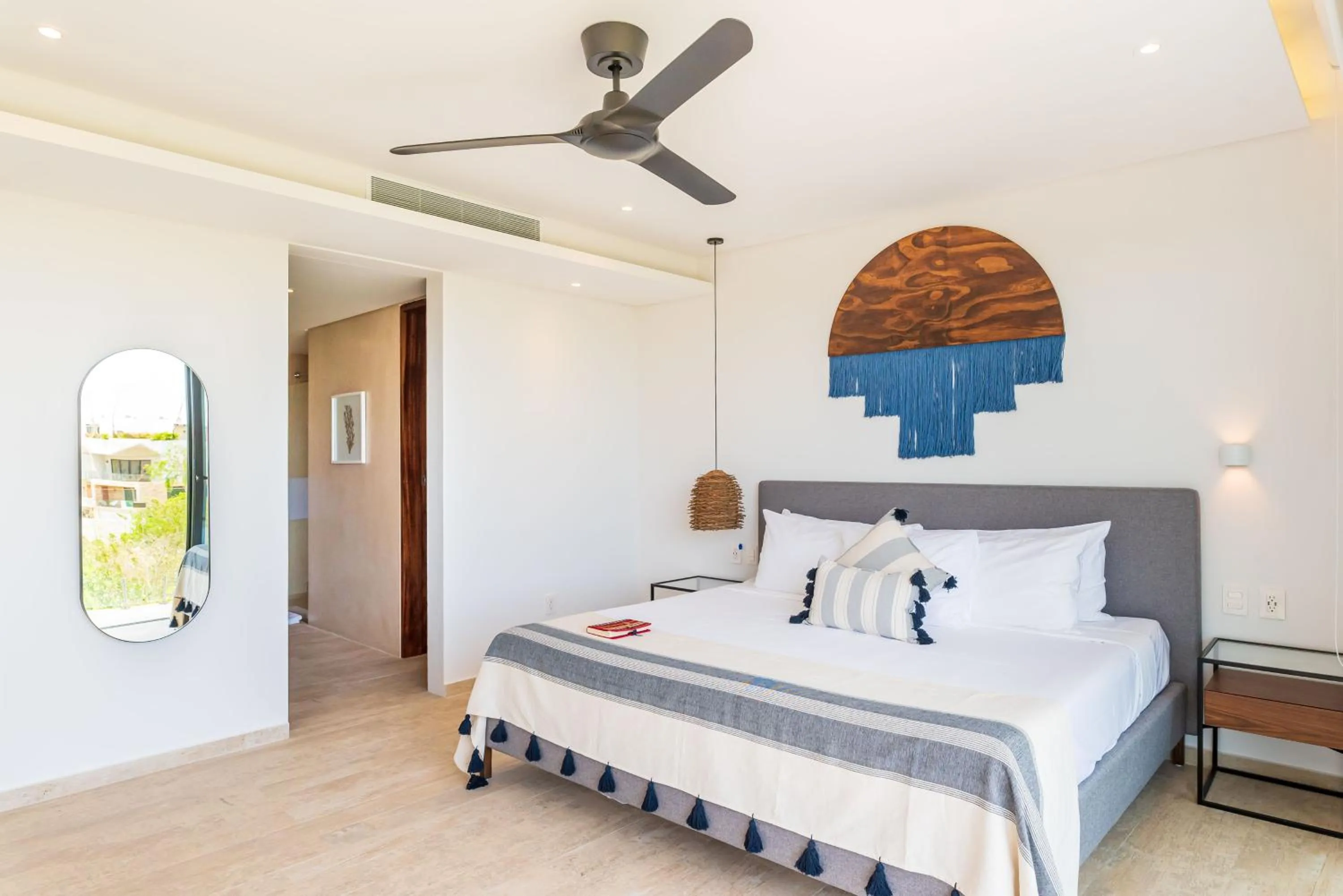 Bedroom, Bed in Central Park Lagunas by Sandy Powerful