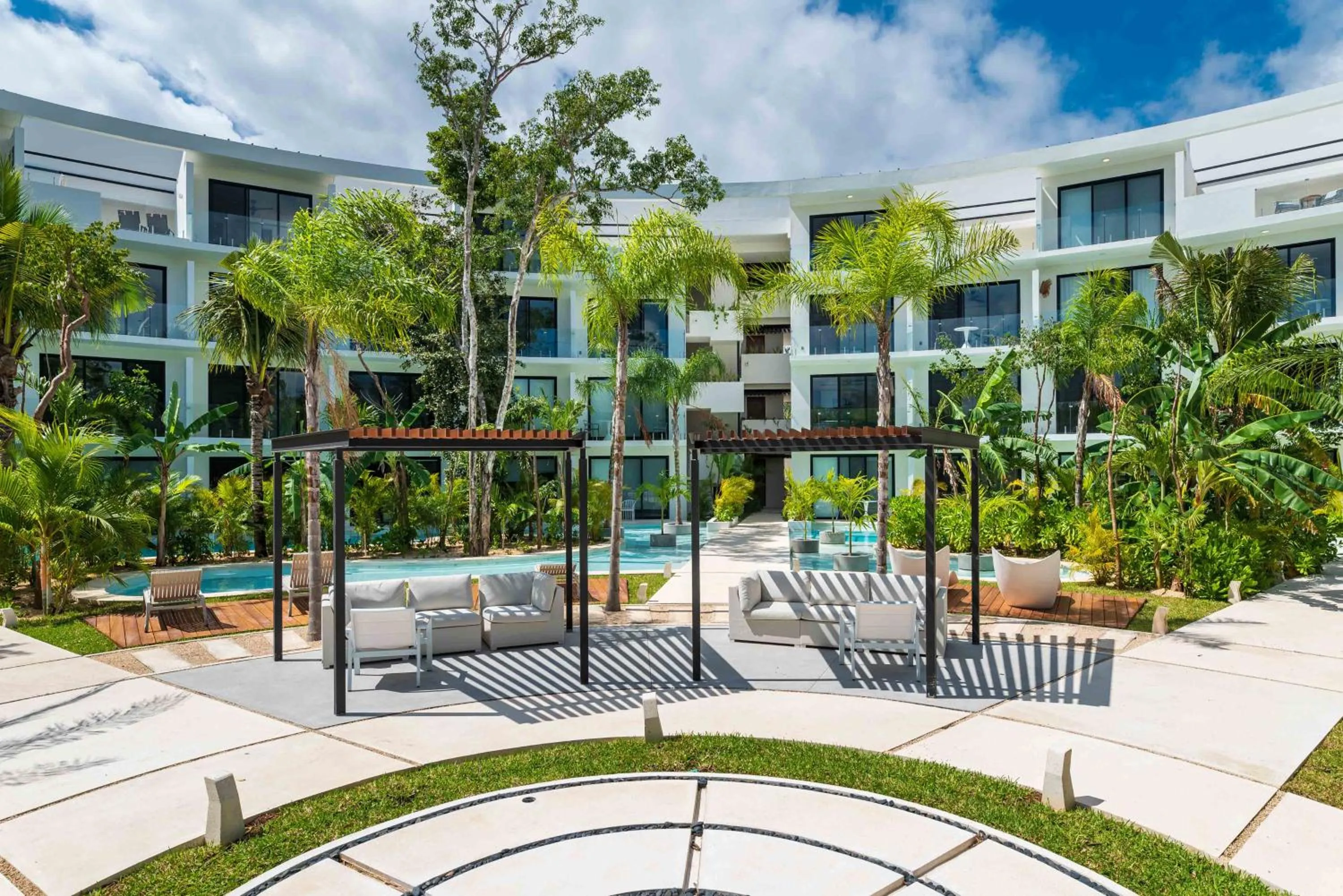 Property building in Central Park Lagunas by Sandy Powerful