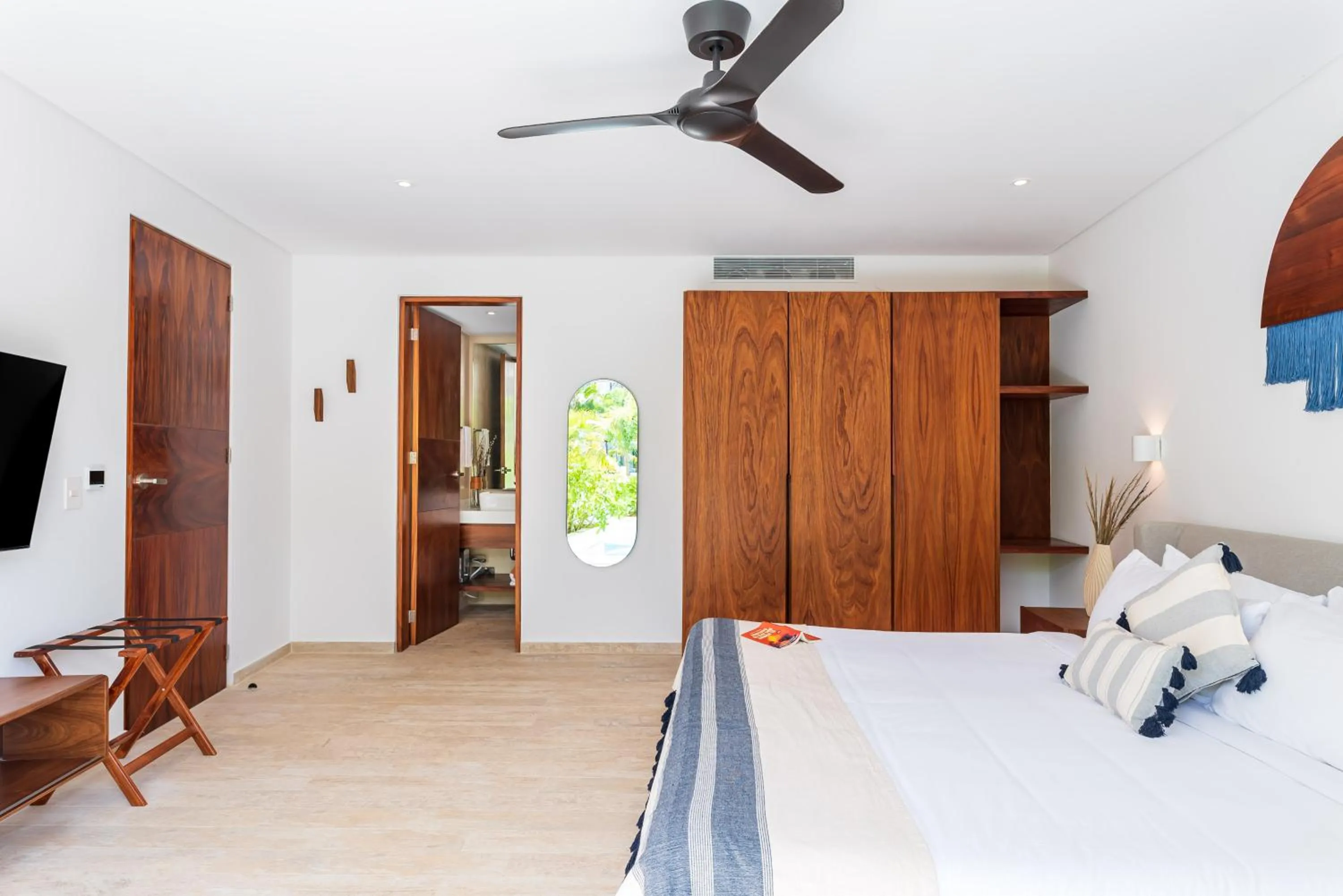 Bedroom, Bed in Central Park Lagunas by Sandy Powerful