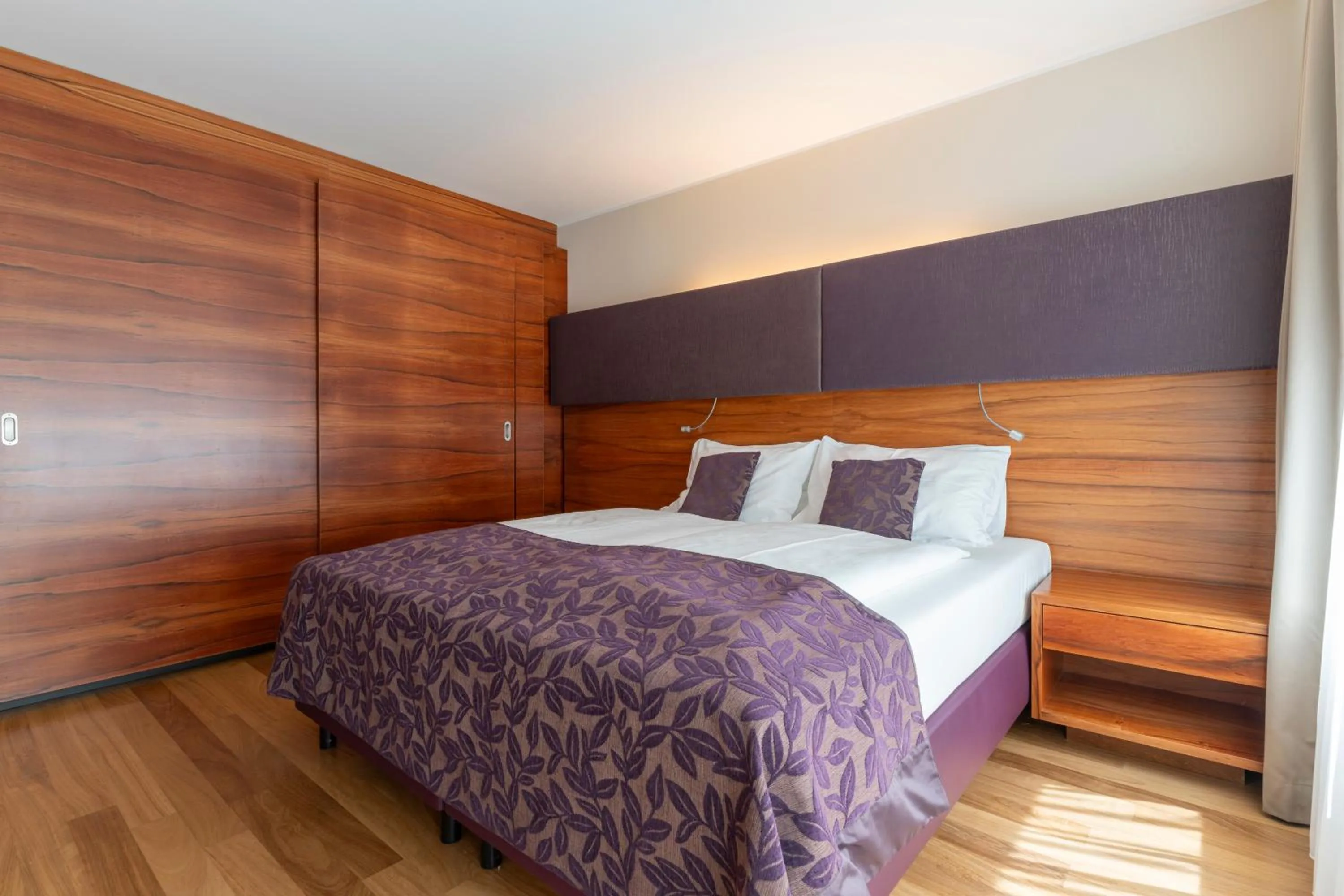 Bedroom, Bed in Pakat Suites