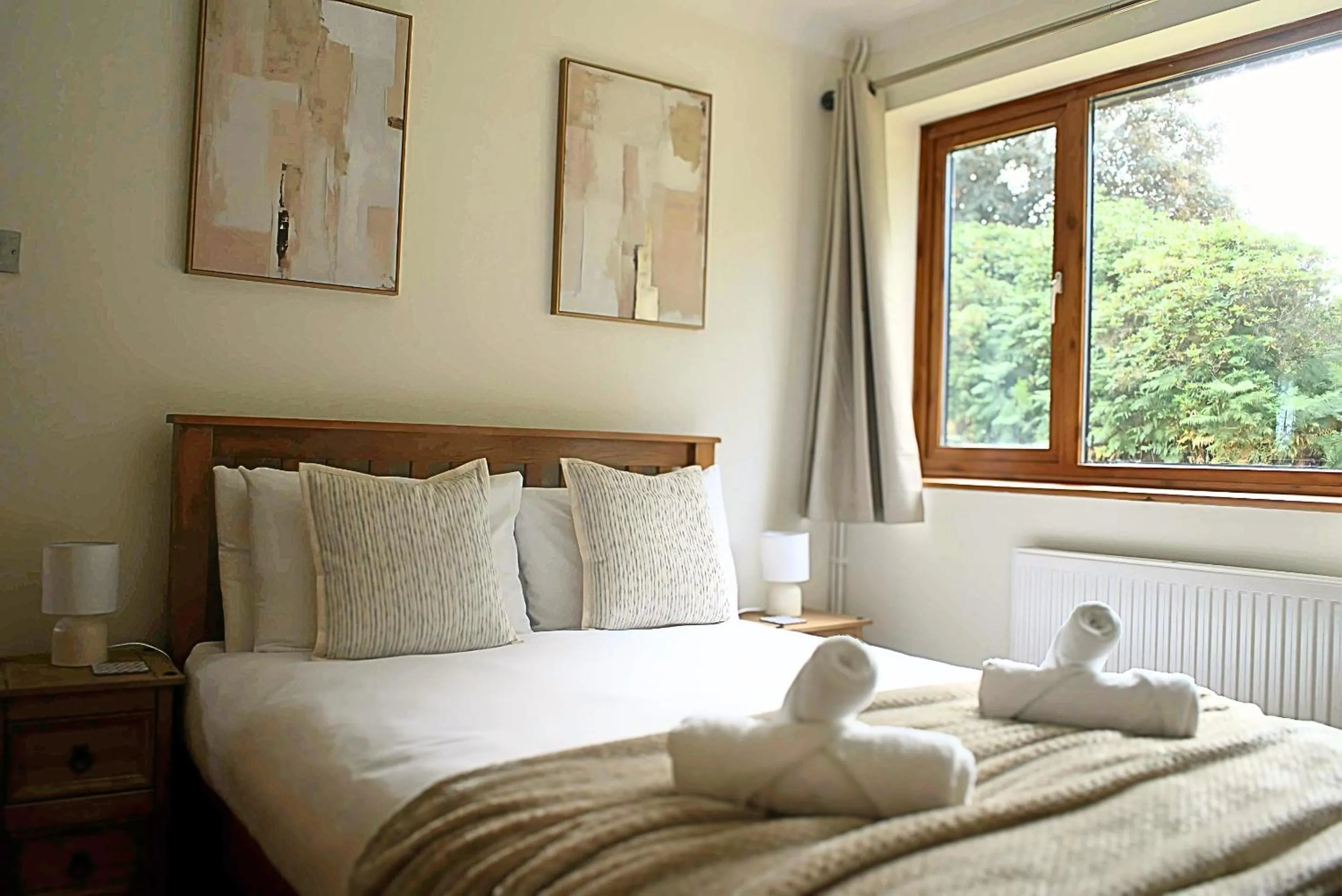 Bedroom, Bed in Glyndley Manor Cottages