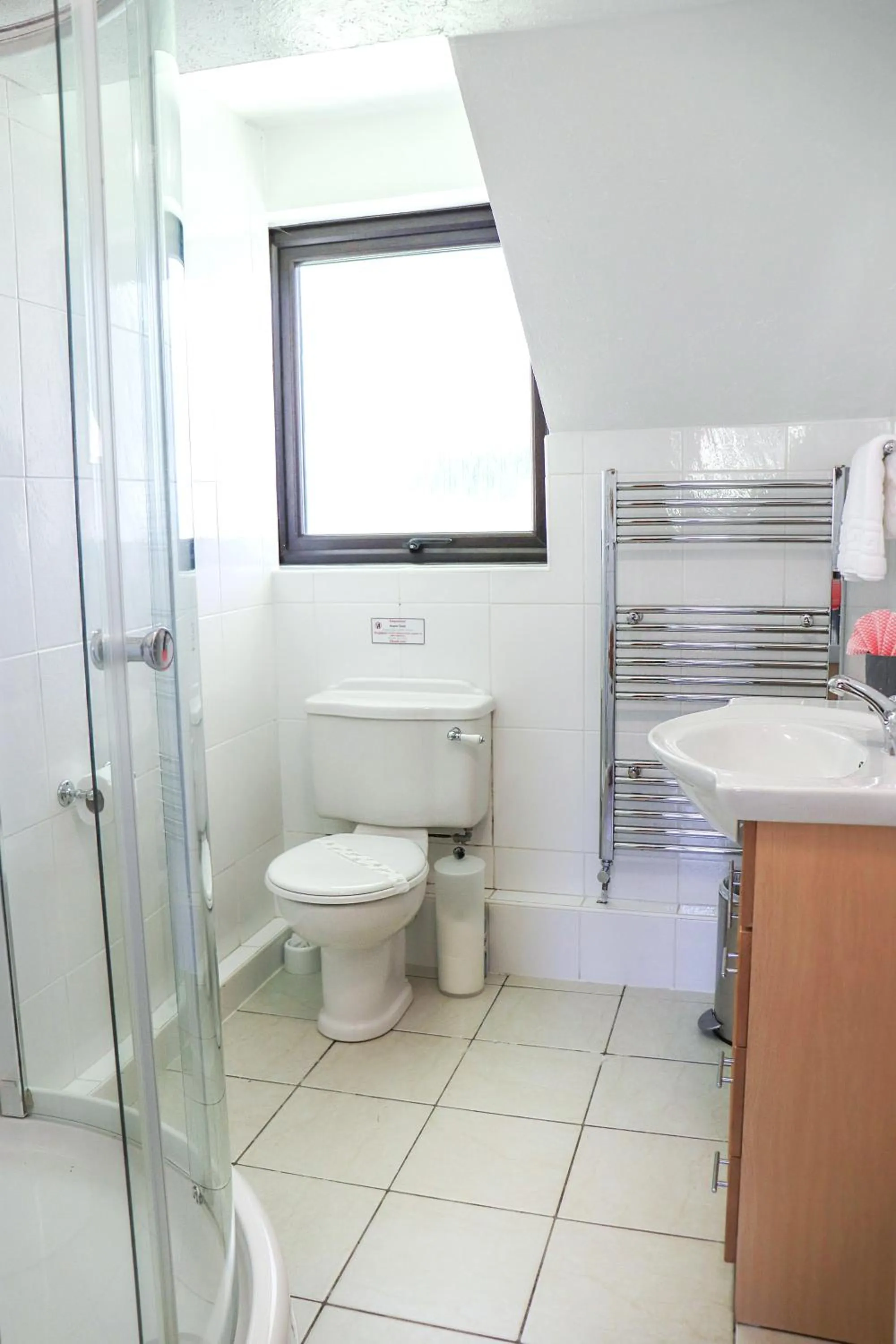 Shower in Glyndley Manor Cottages