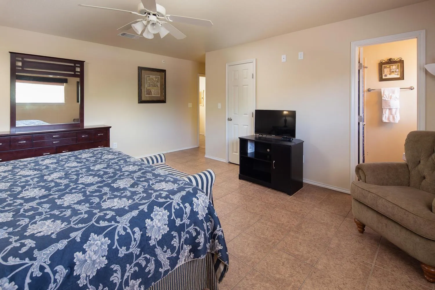 Other, Bed in 5 O Clock Somewhere WW H302