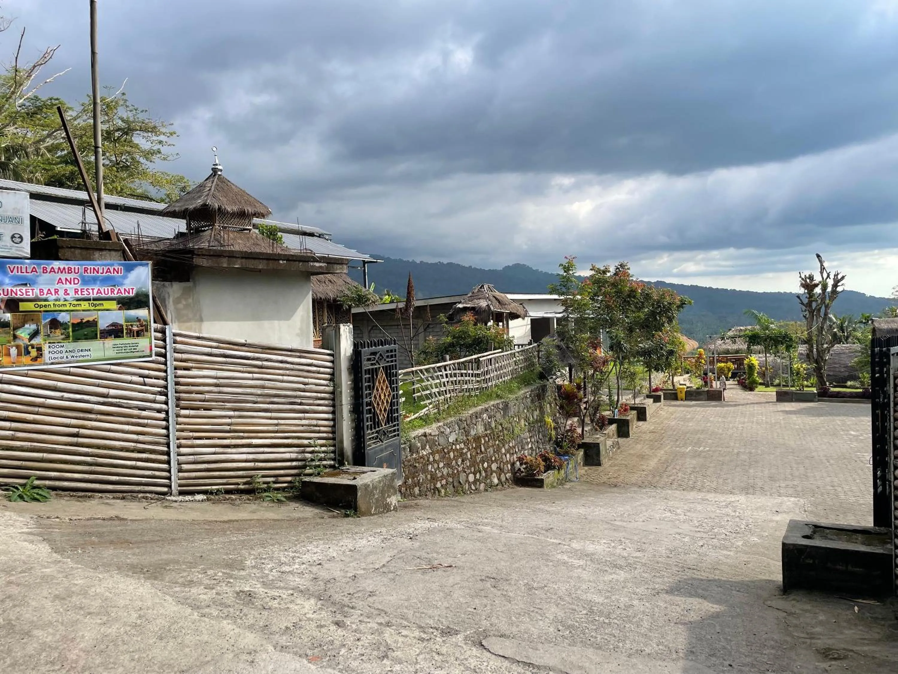 Mountain view in Villa Bambu Rinjani & Restaurant