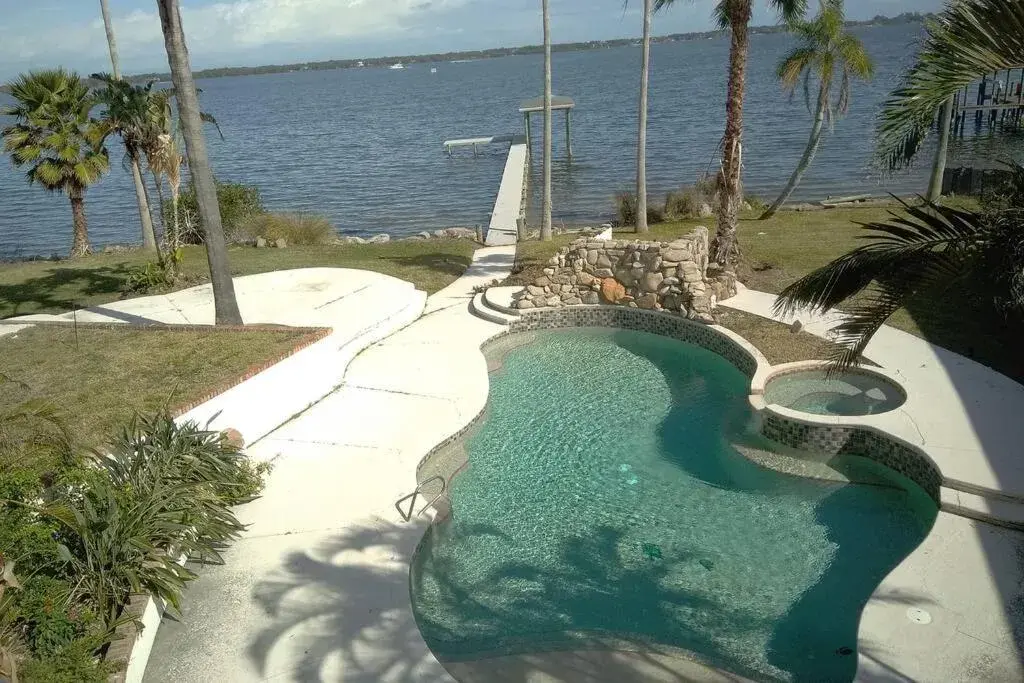 Pineda Palms Estate, 4 BR for 13 guests, heated pool Pineda Palms Estate, 4 BR for 13 guests, heated pool