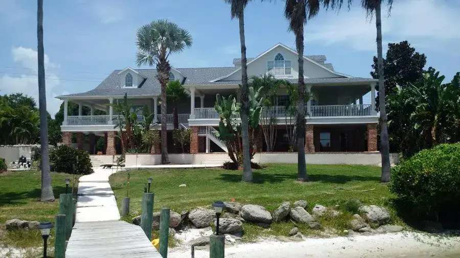 Villa in Pineda Palms Estate, 4 BR for 13 guests, heated pool Villa in Pineda Palms Estate, 4 BR for 13 guests, heated pool