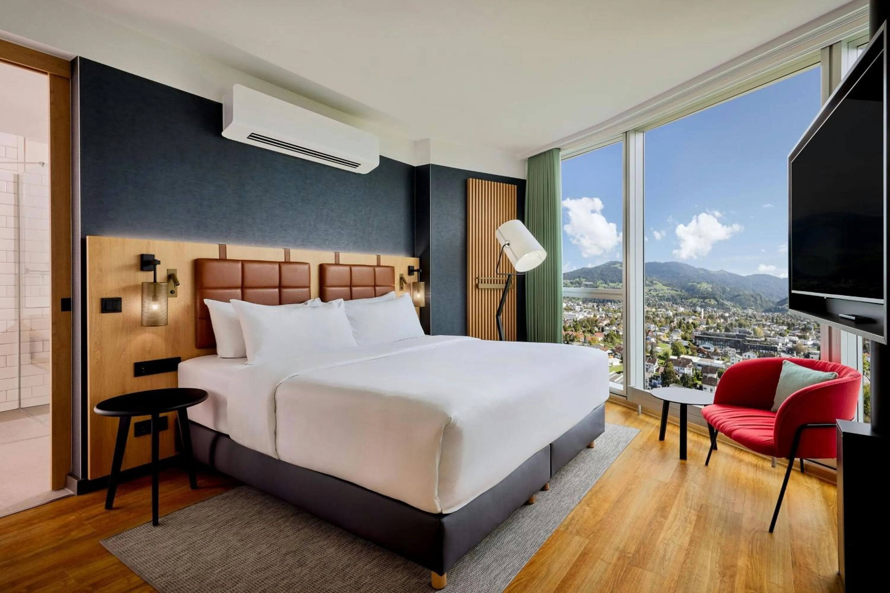 Photo of the whole room, Bed in Four Points by Sheraton Panoramahaus Dornbirn