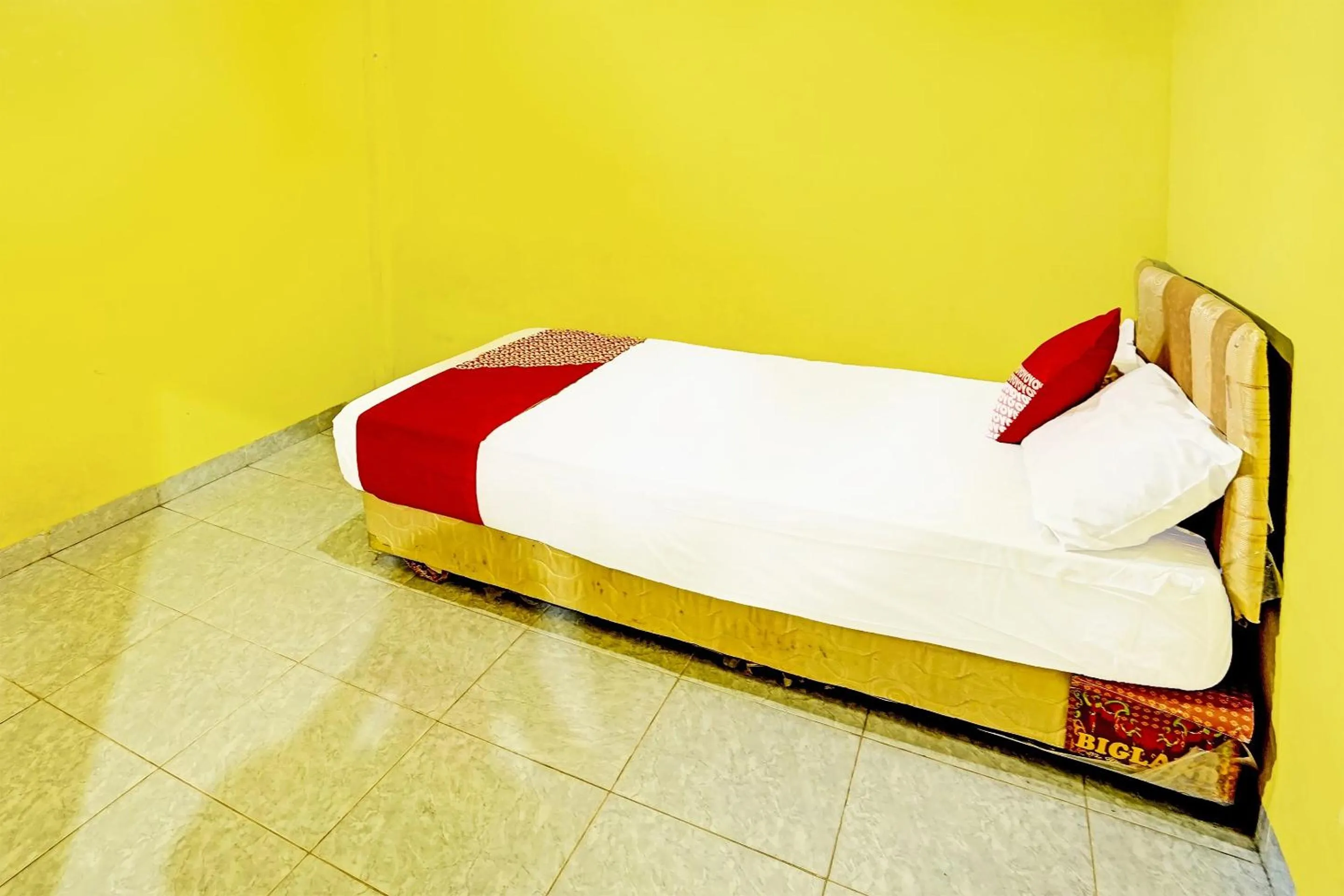 Bedroom in OYO 90508 Wisma Kenanga