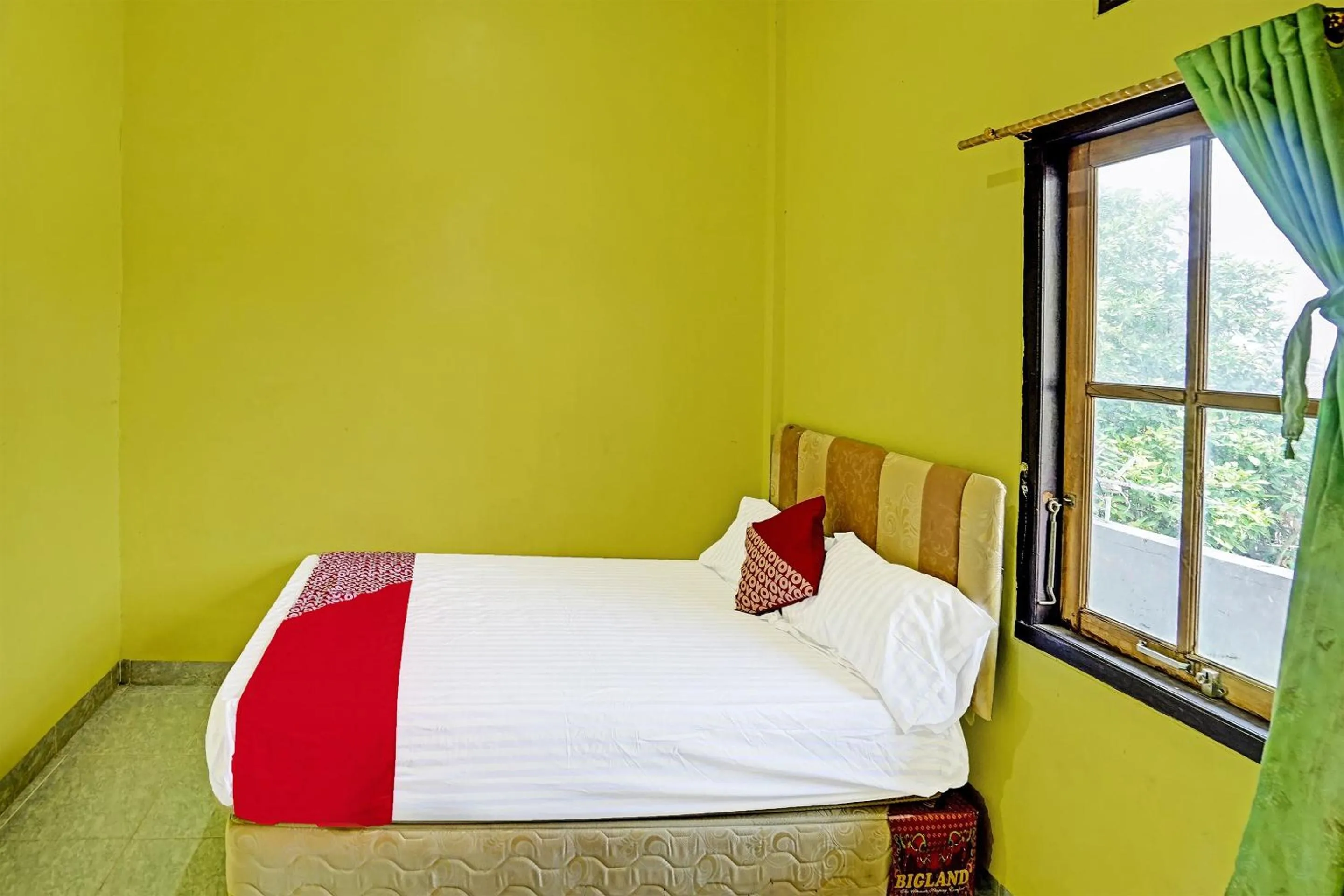 Bedroom in OYO 90508 Wisma Kenanga