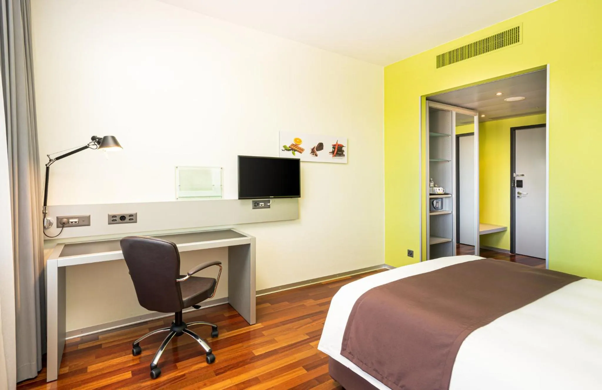 Photo of the whole room, Bed in Holiday Inn Bern Westside by IHG