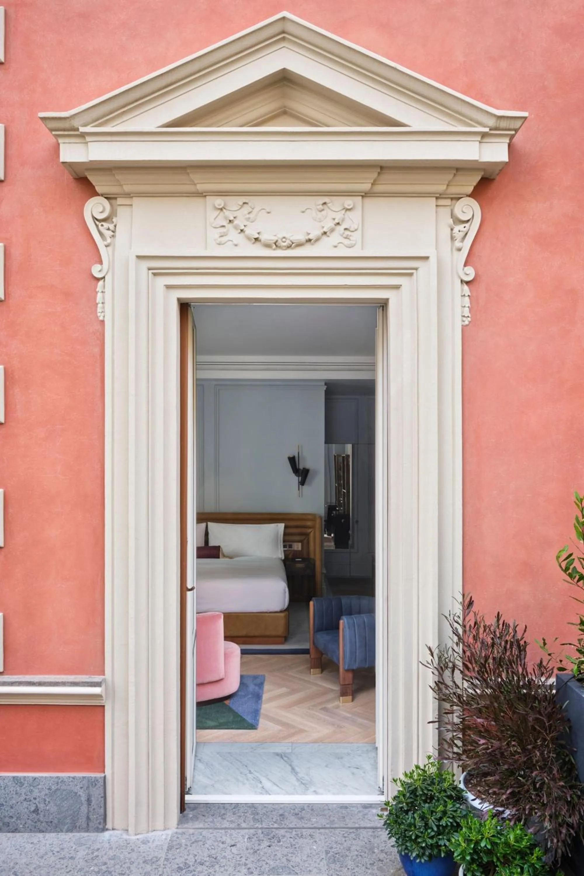 Photo of the whole room in W Rome