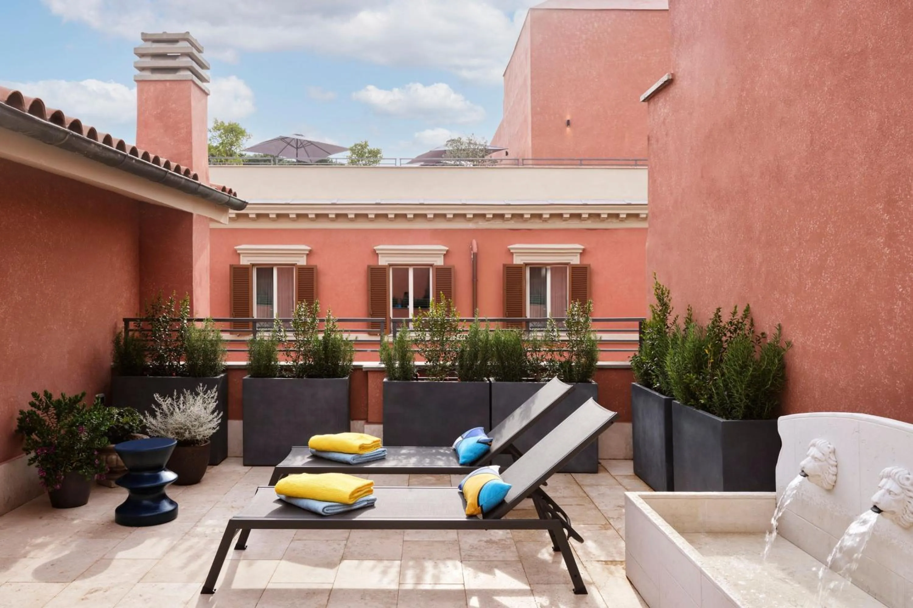 Photo of the whole room in W Rome