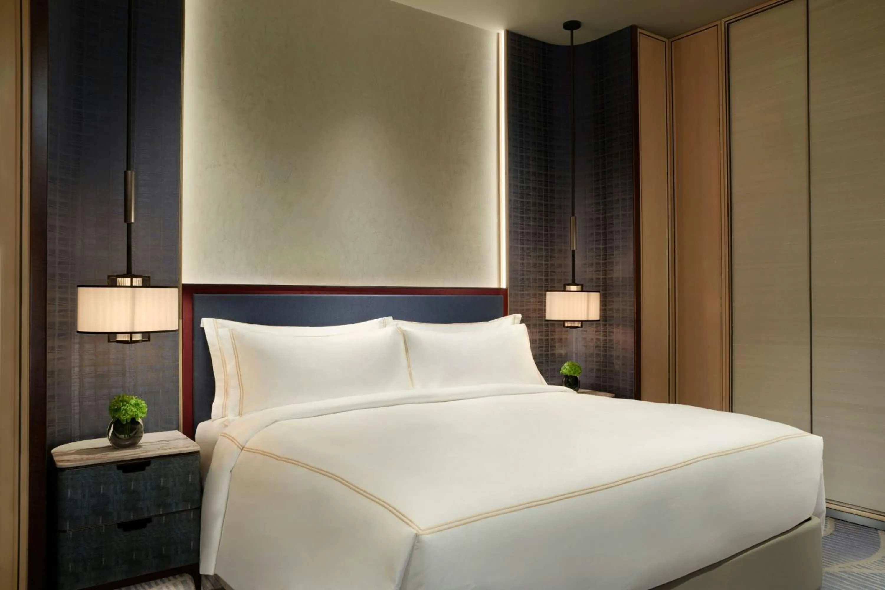 Photo of the whole room, Bed in The St. Regis Qingdao