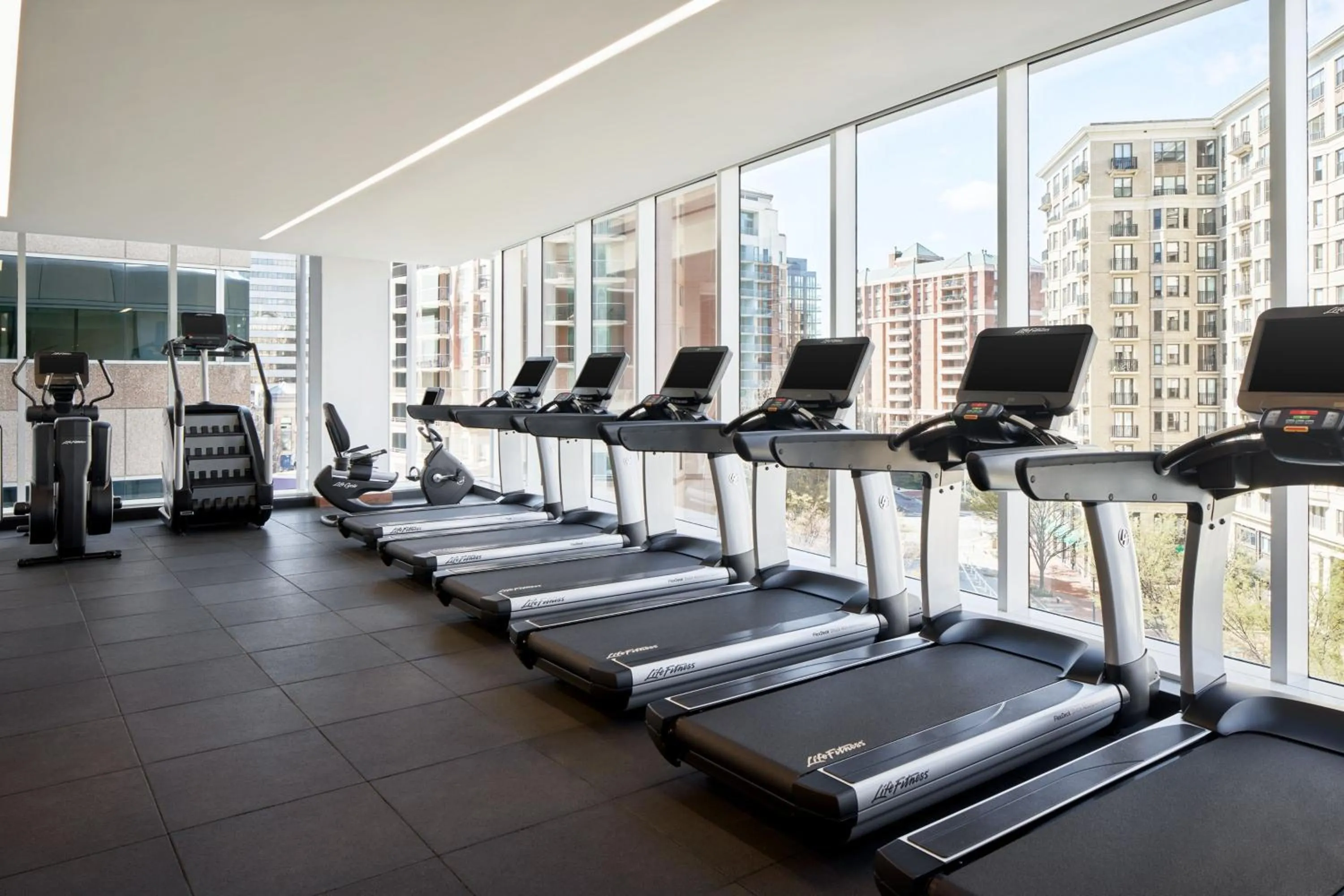 Fitness centre/facilities in Marriott Bethesda Downtown at Marriott HQ