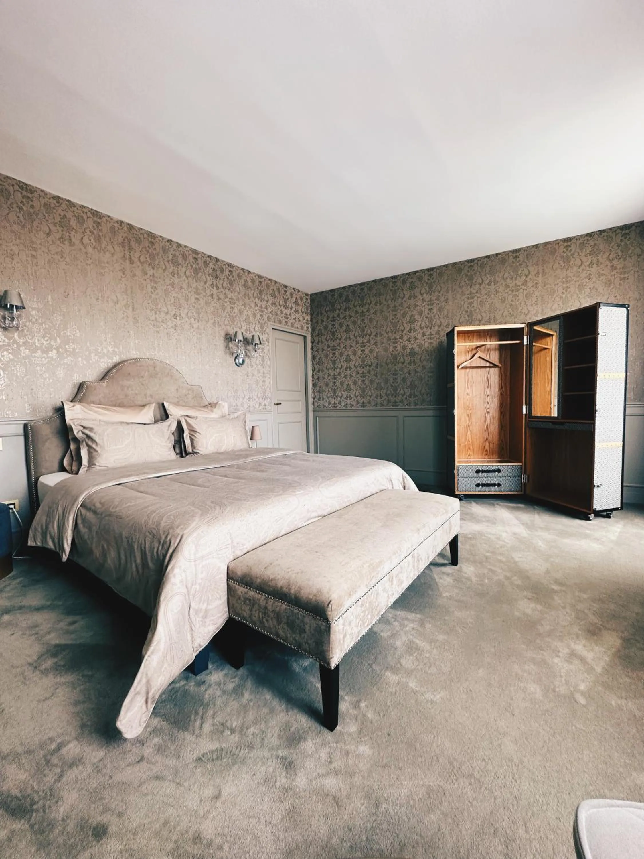 Bed in Le Château d Hardricourt