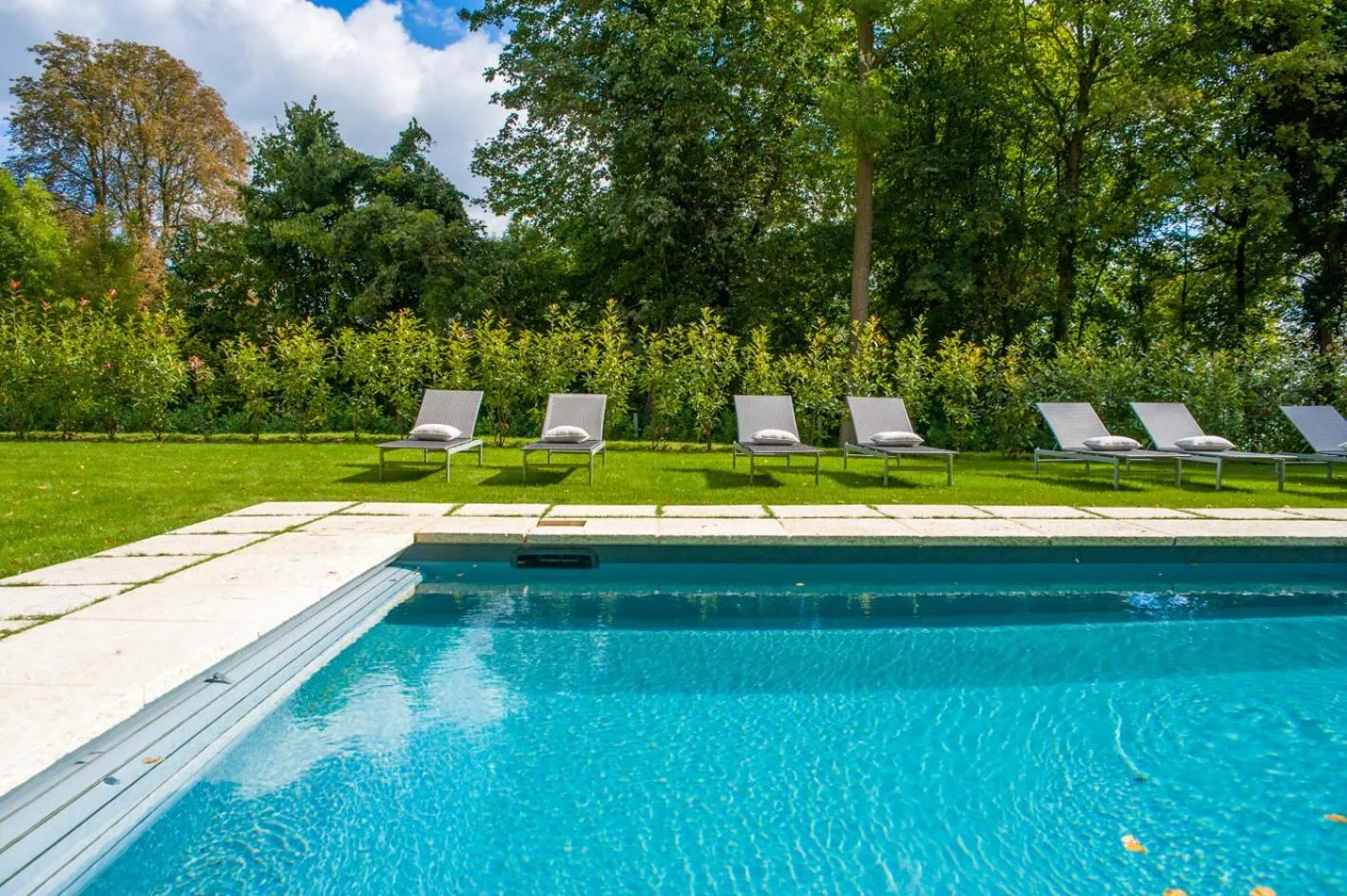 Pool view in Le Château d Hardricourt