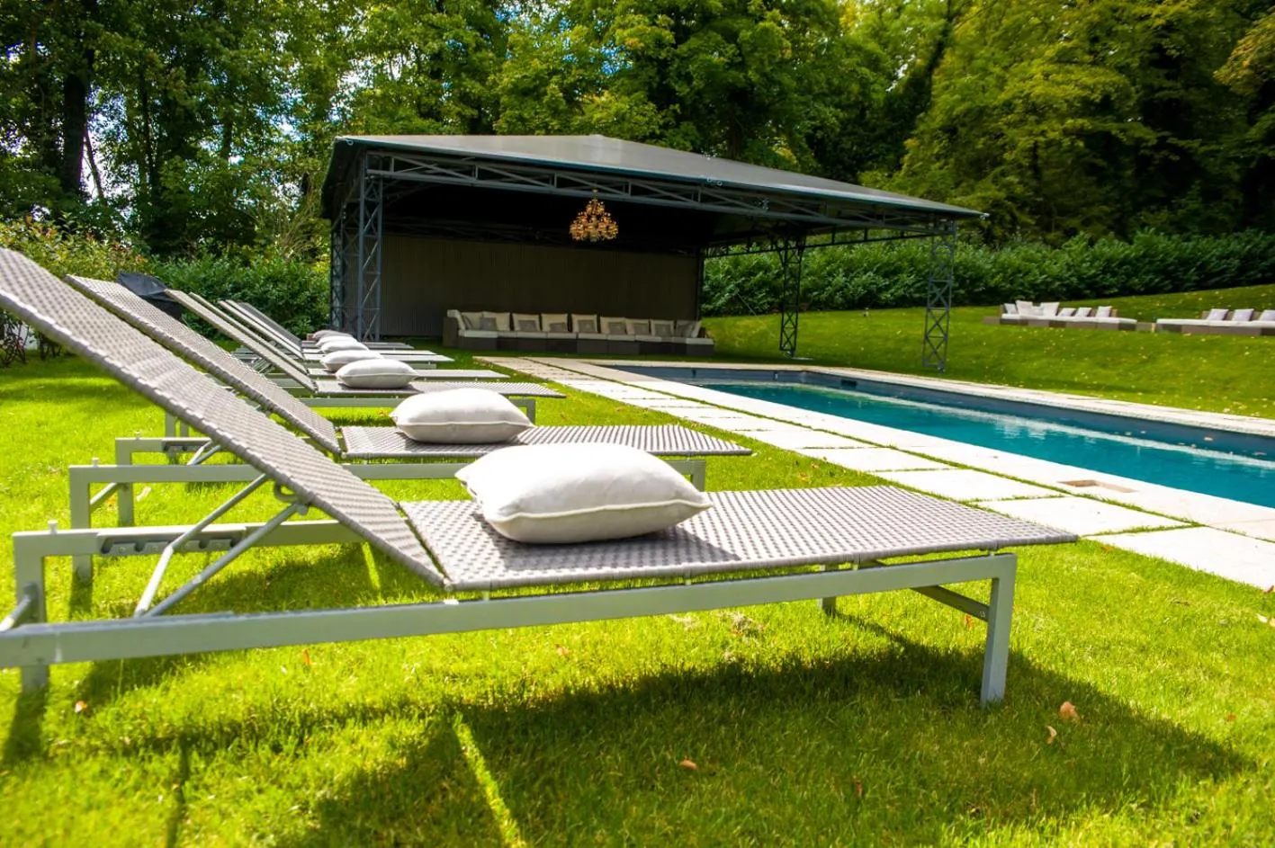 Swimming pool in Le Château d Hardricourt