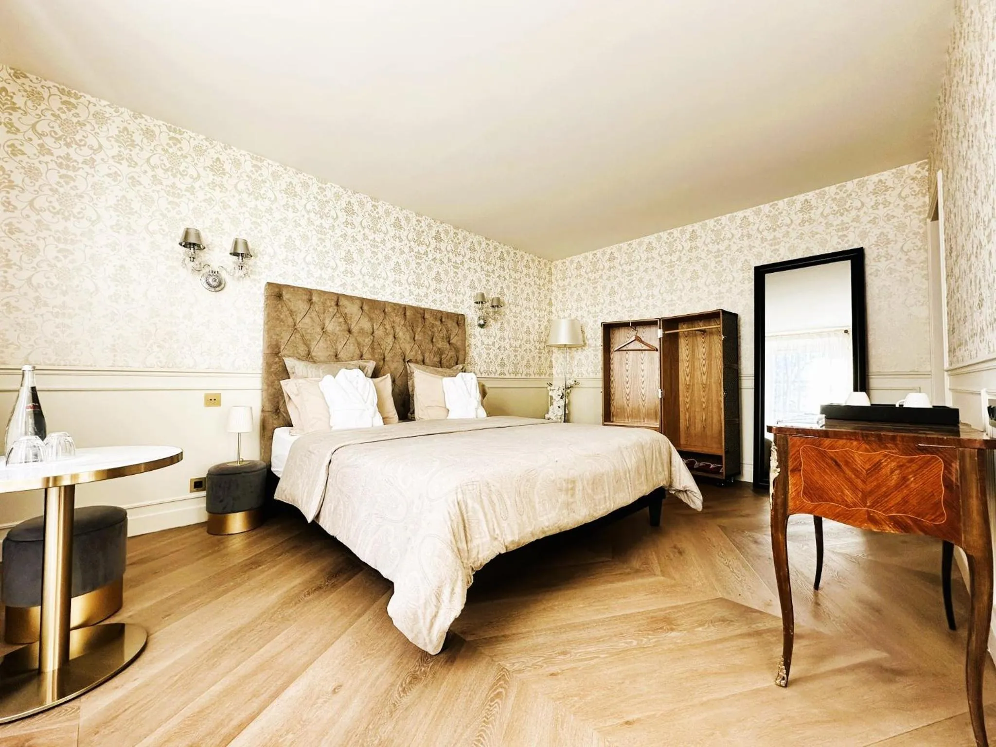 Bed in Le Château d Hardricourt