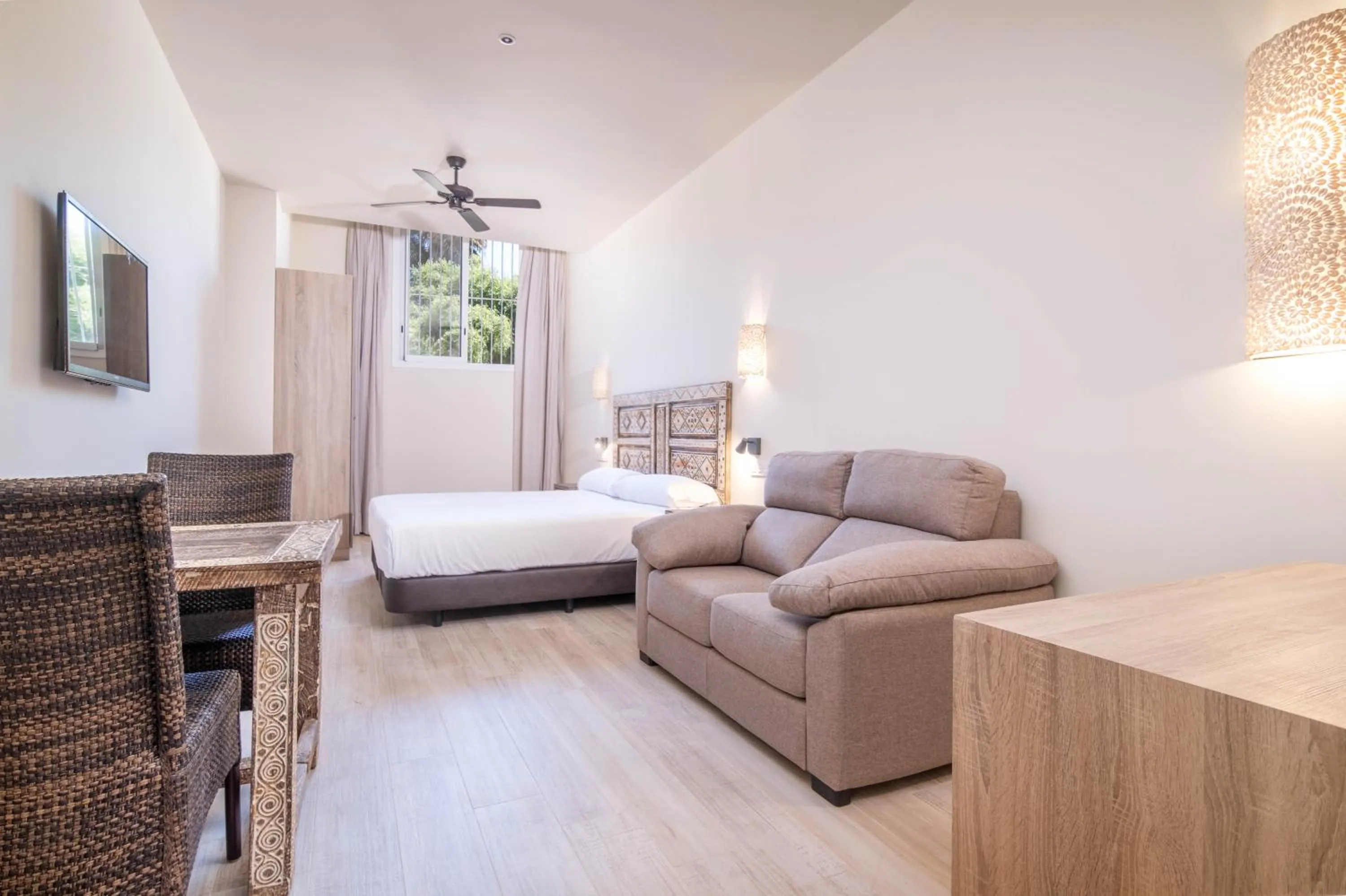 Bedroom in Tarifa Suites by QHotels