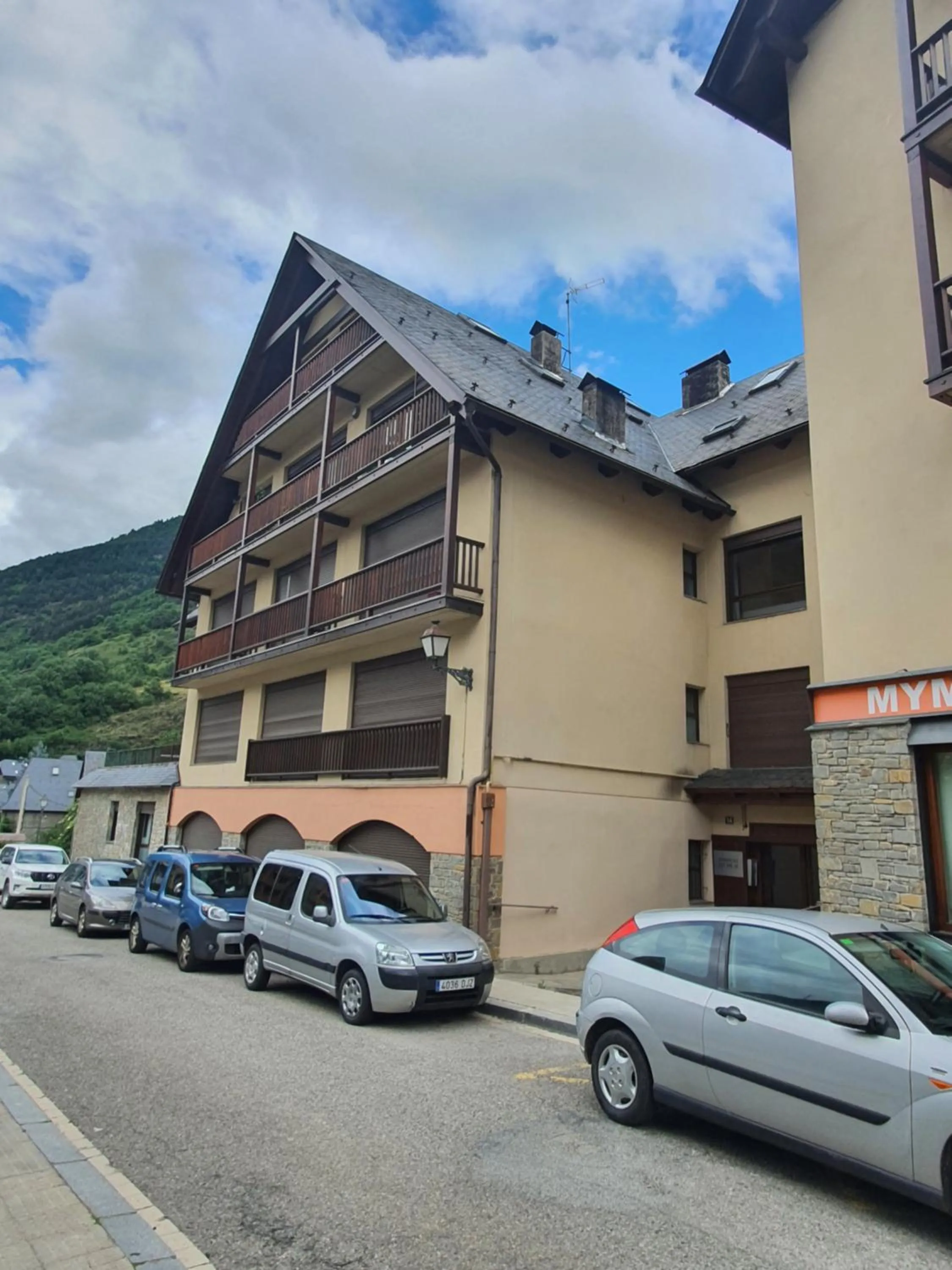 Property building in VIELHA XVI