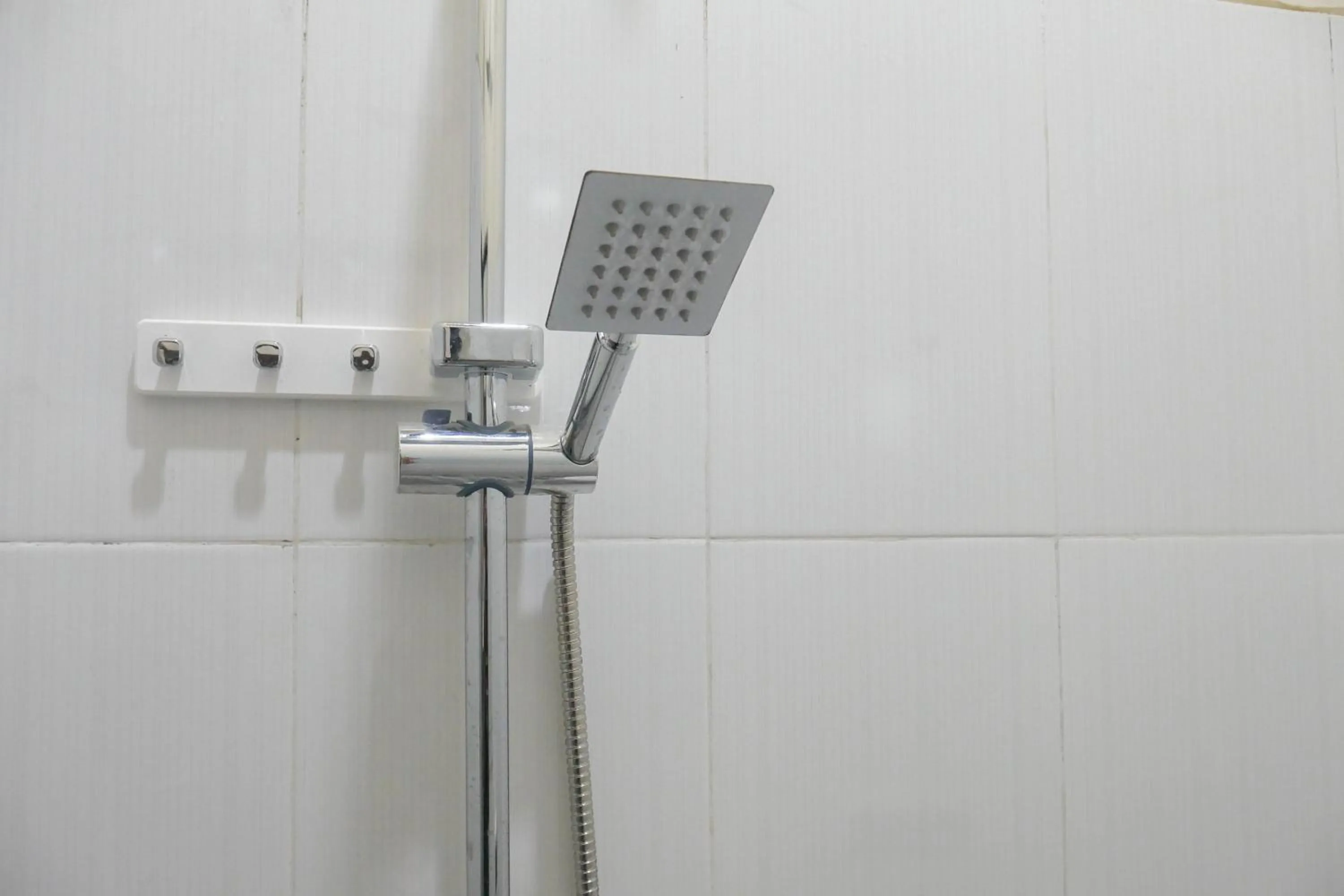 Shower in RedDoorz near Sleman City Hall Yogyakarta