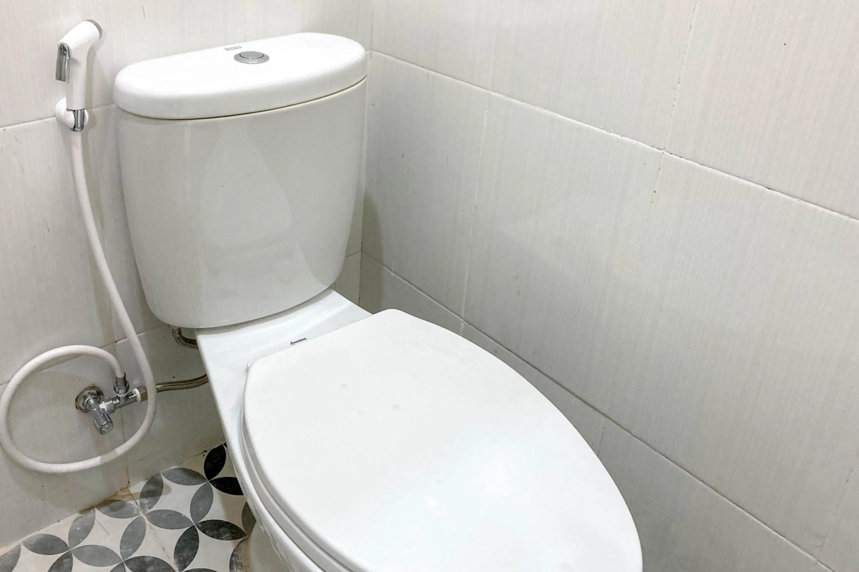 Toilet in RedDoorz near Sleman City Hall Yogyakarta