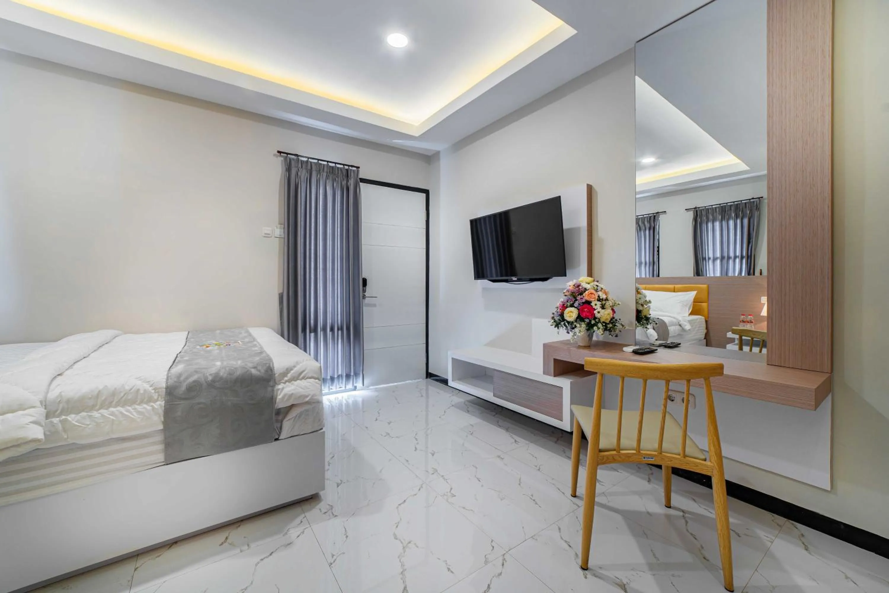 Bedroom, Bed in Tree Homestay Mitra RedDoorz