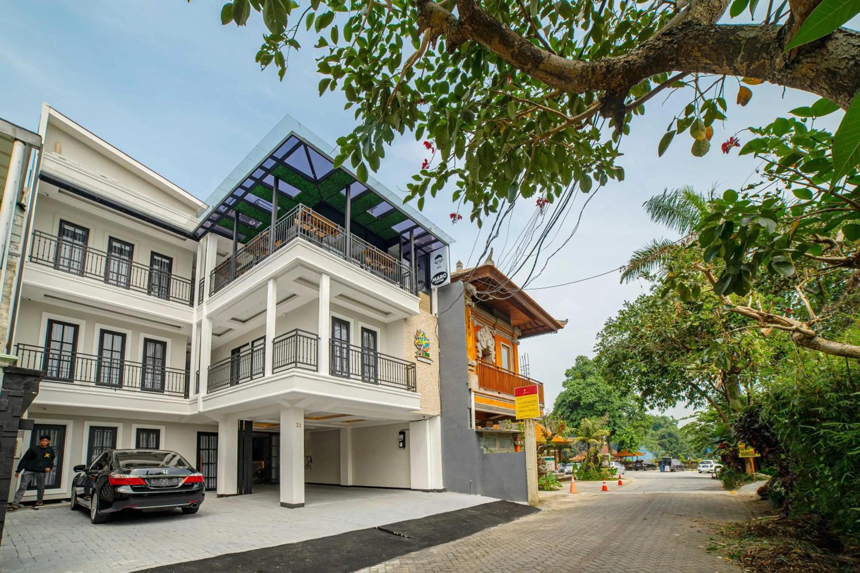 Property building in Tree Homestay Mitra RedDoorz