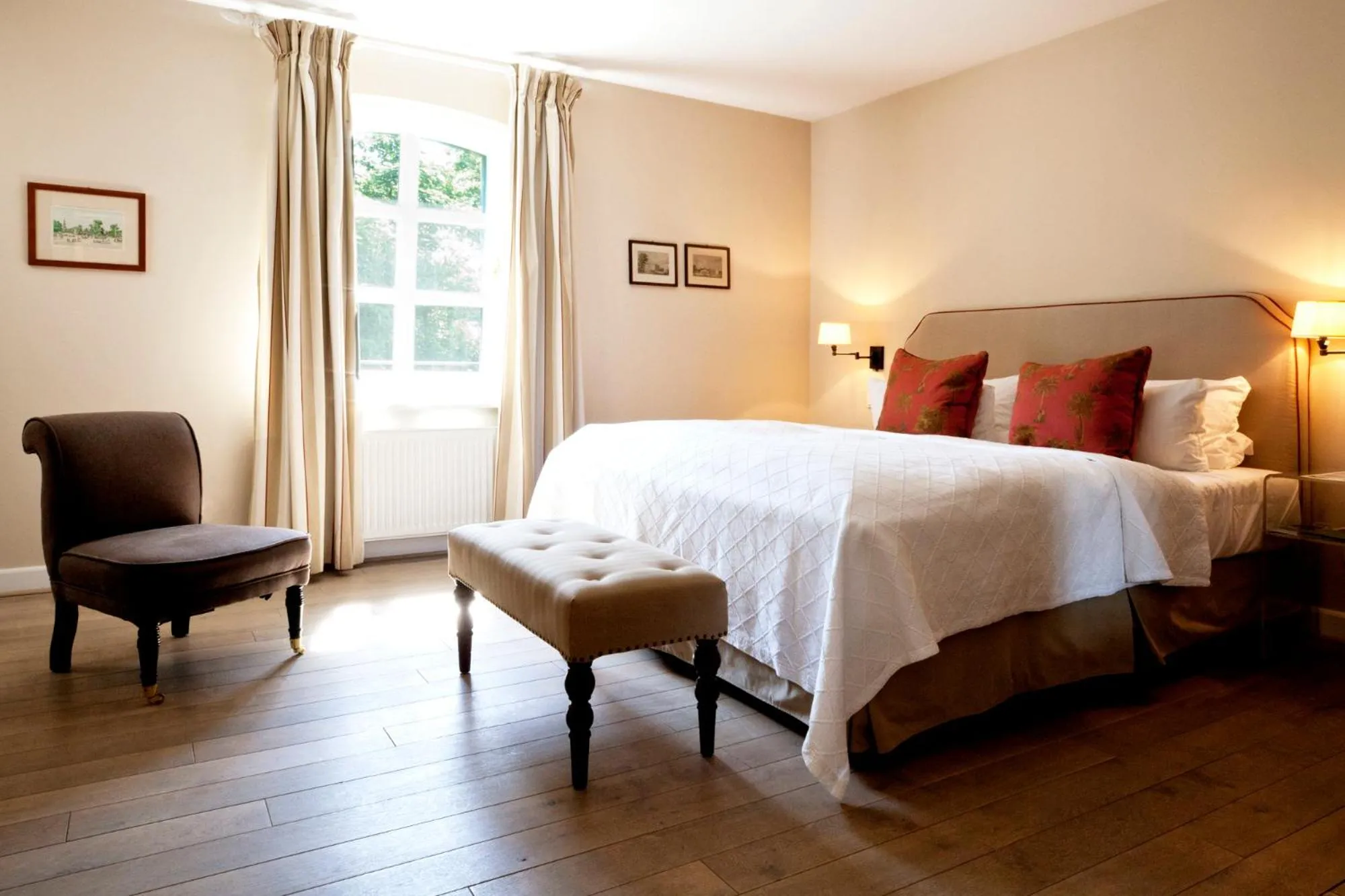 Photo of the whole room, Bed in Relais & Châteaux Gutshaus Stolpe
