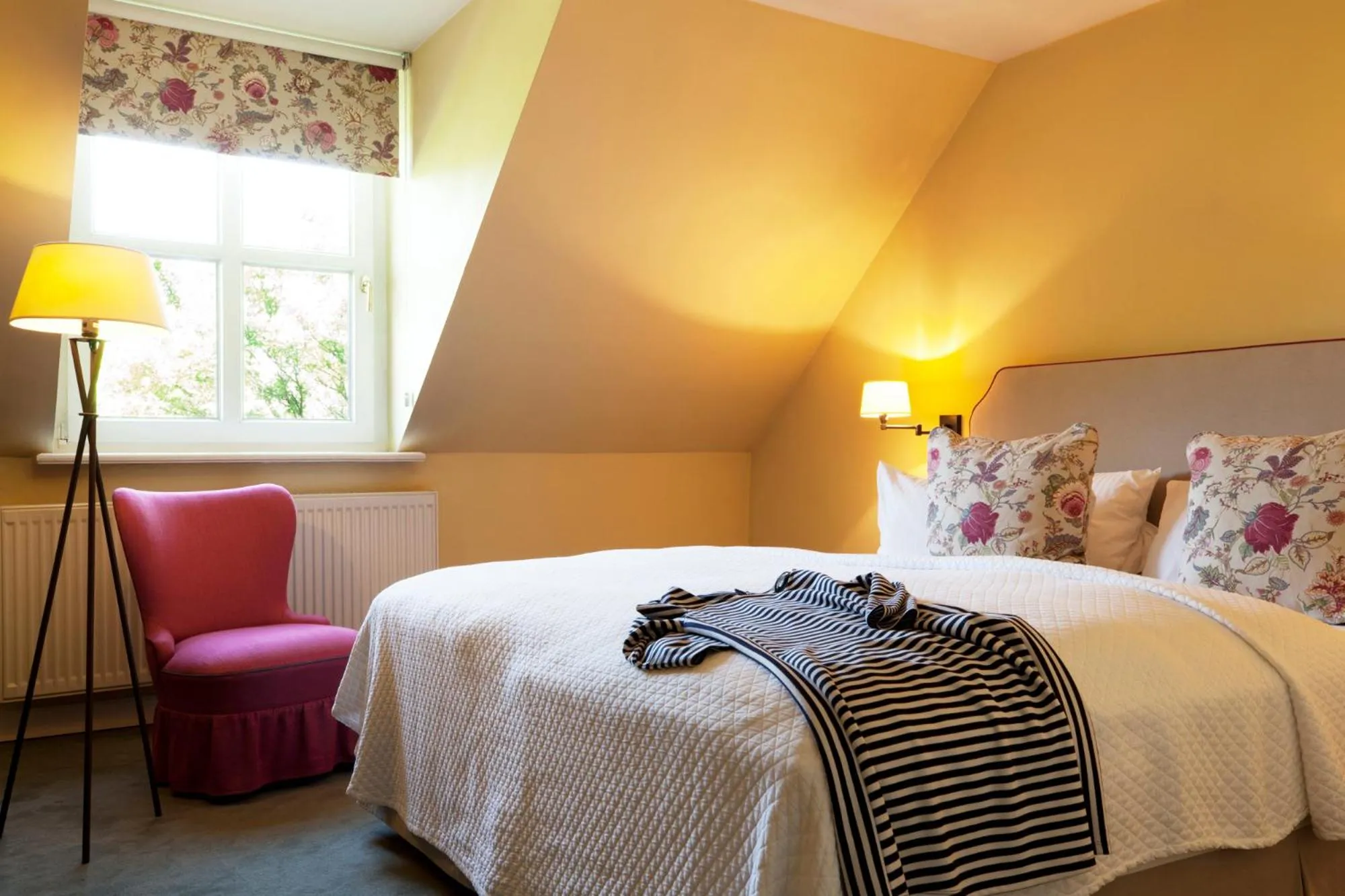 Photo of the whole room, Bed in Relais & Châteaux Gutshaus Stolpe