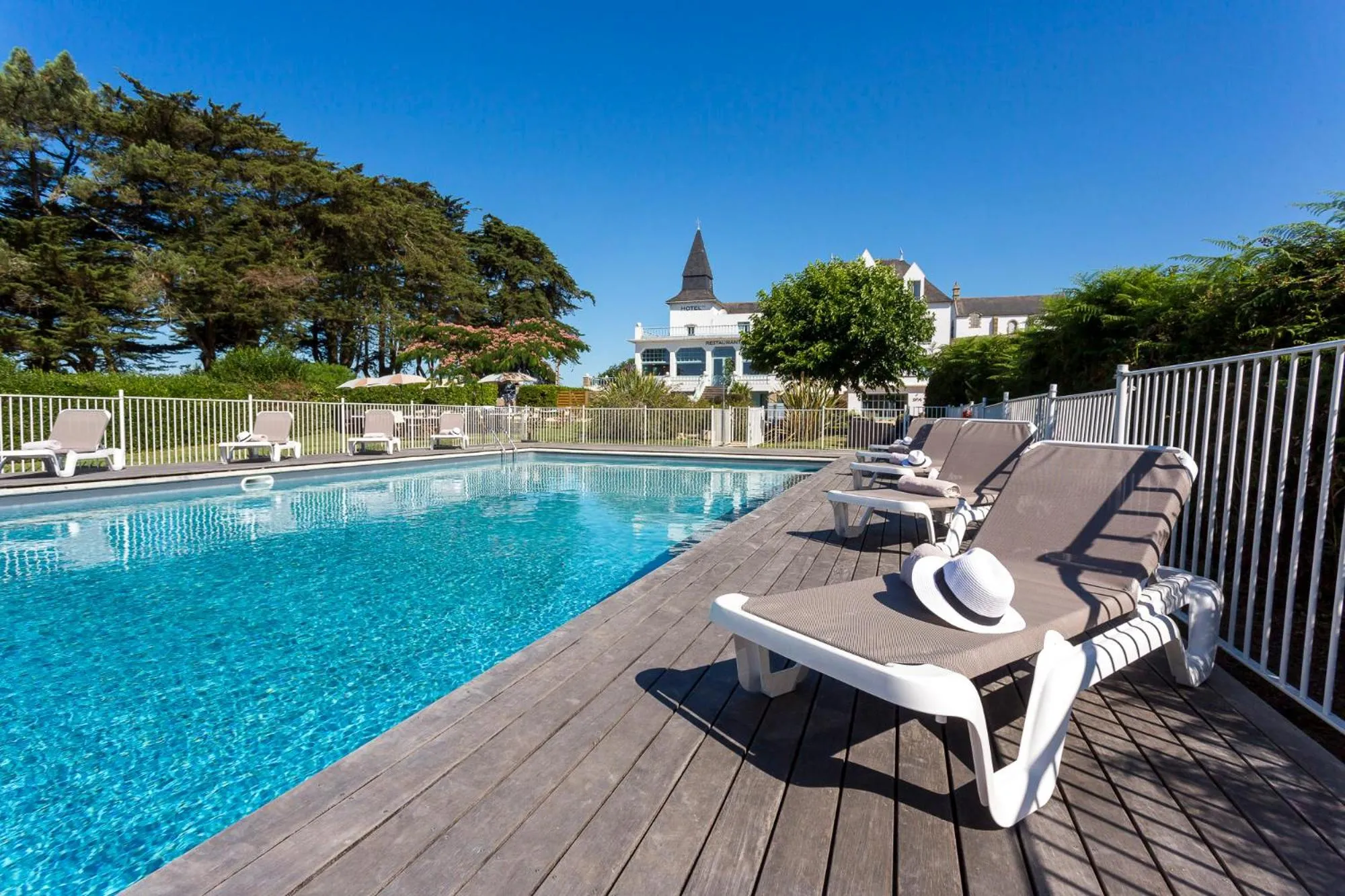 Swimming pool in Hotel Restaurant Spa du Tumulus Carnac
