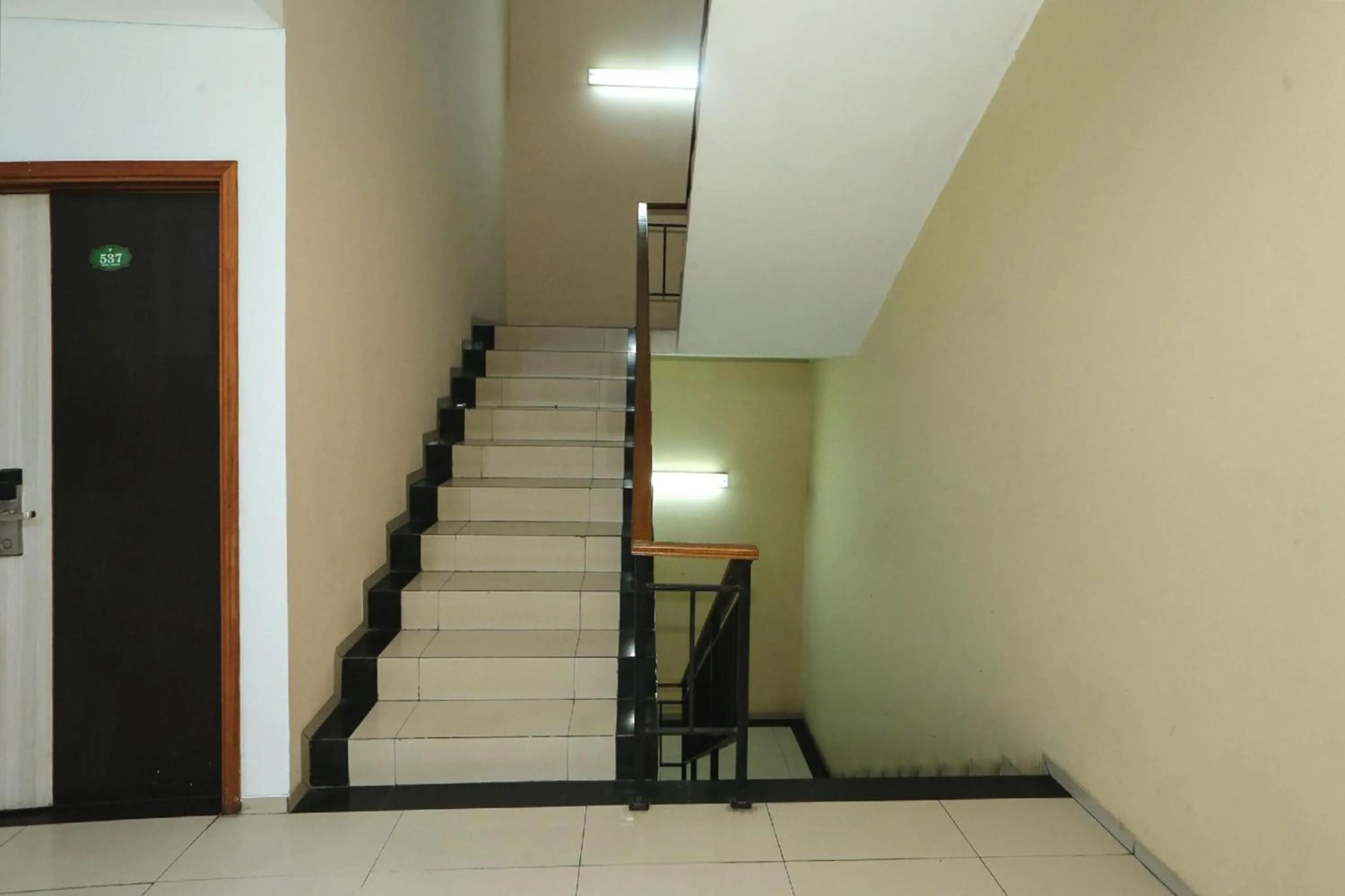 Lobby or reception in Super OYO Townhouse OAK Hotel Fiducia Pondok Gede