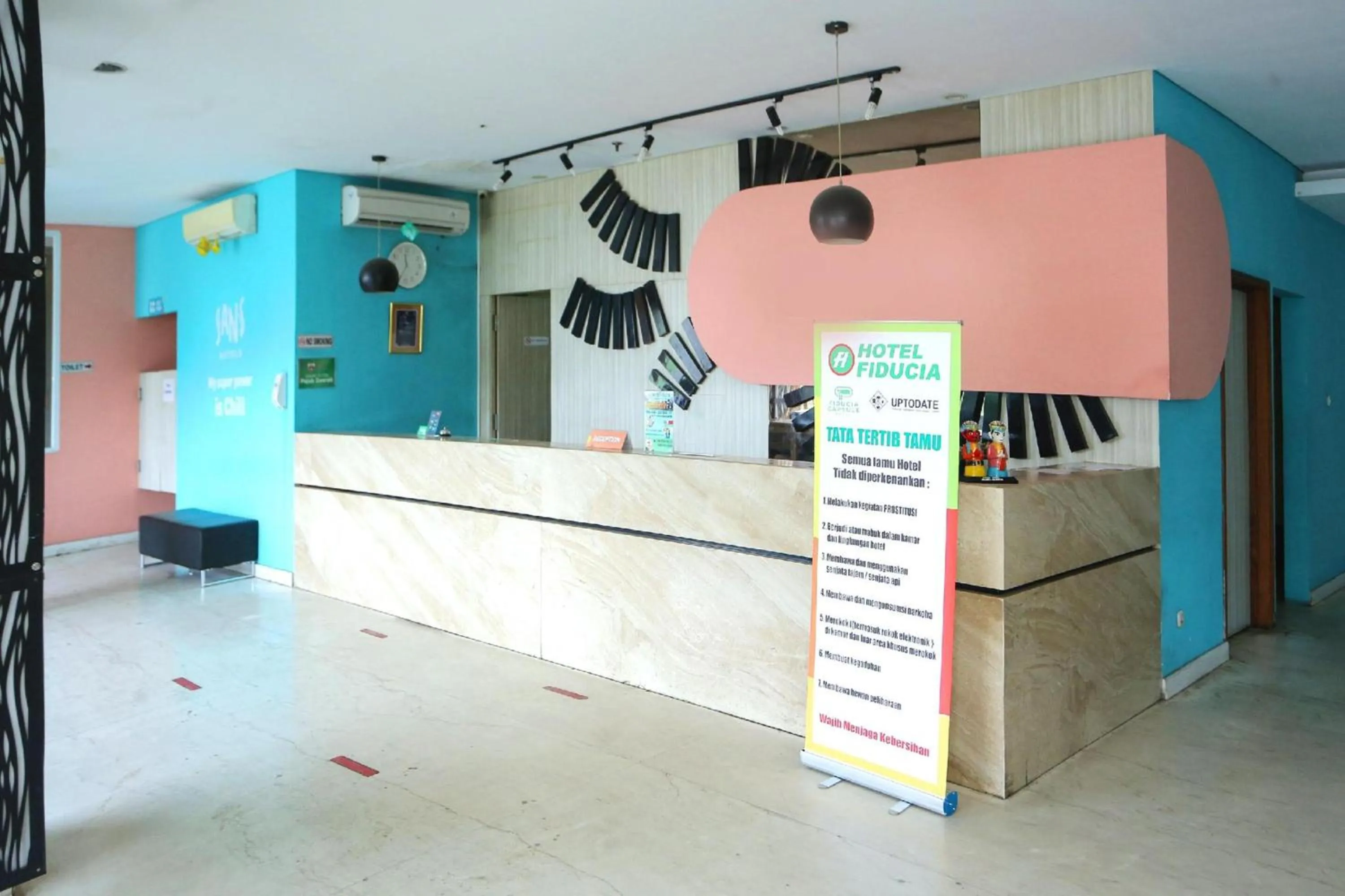 Lobby or reception in Super OYO Townhouse OAK Hotel Fiducia Pondok Gede