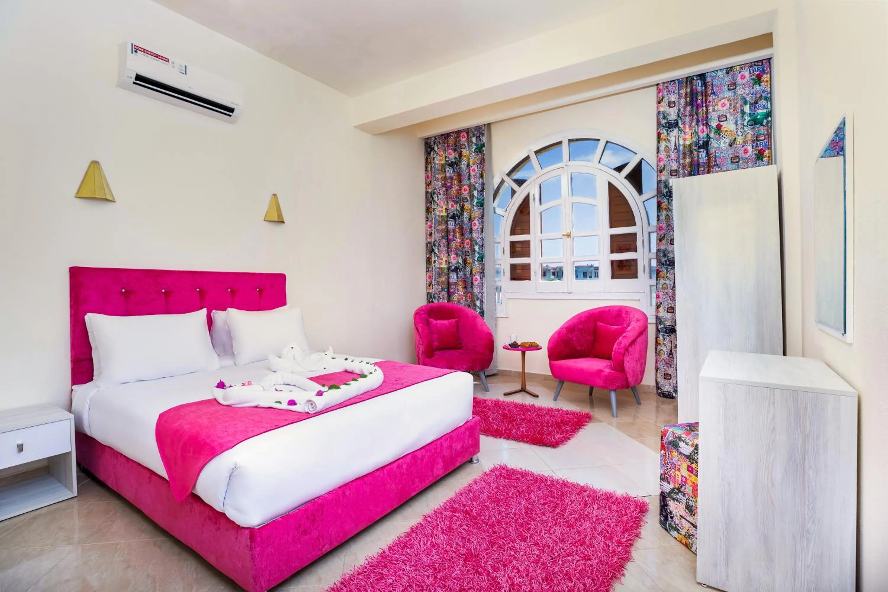 Golden Lake Marina Hotel