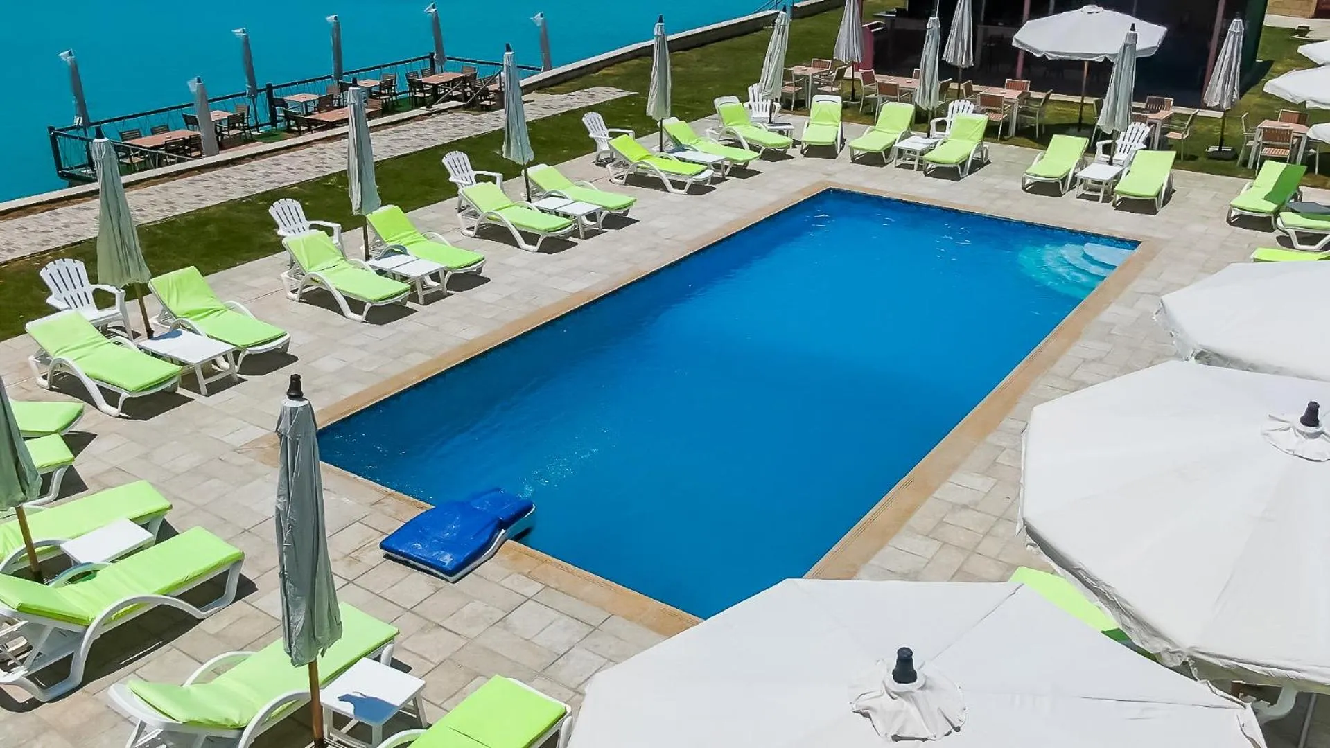 Golden Lake Marina Hotel